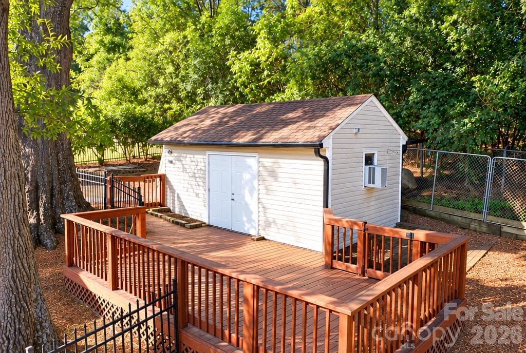 Single Family Residence at 1827 Edgewater Drive, Charlotte, photo 4 of 43
