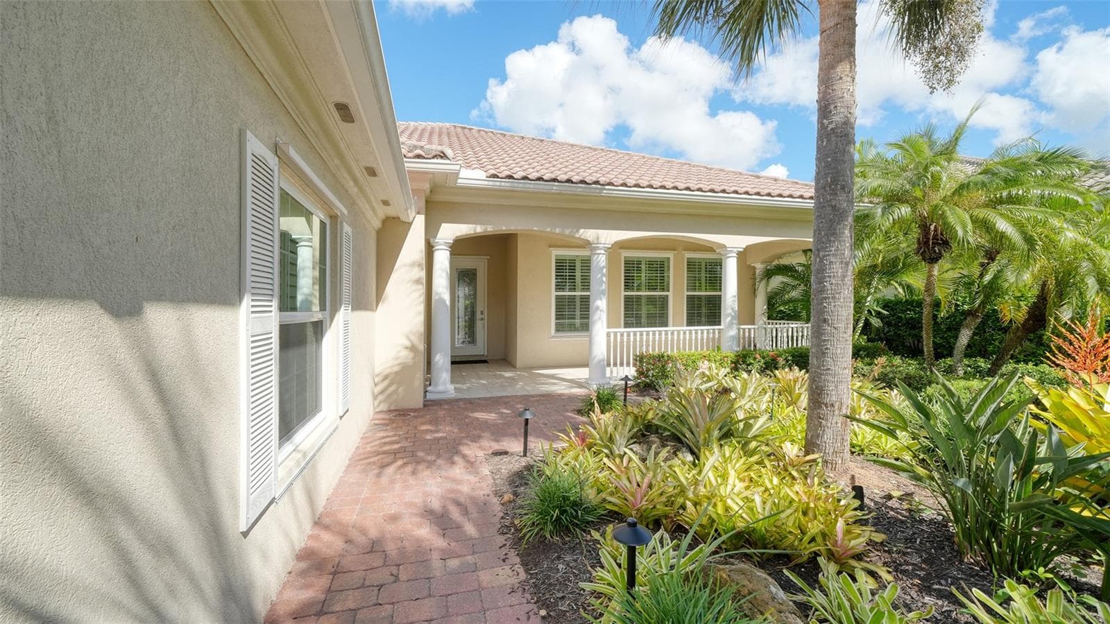 Single Family Residence at 5924 MARIPOSA LN, SARASOTA, photo 2 of 55