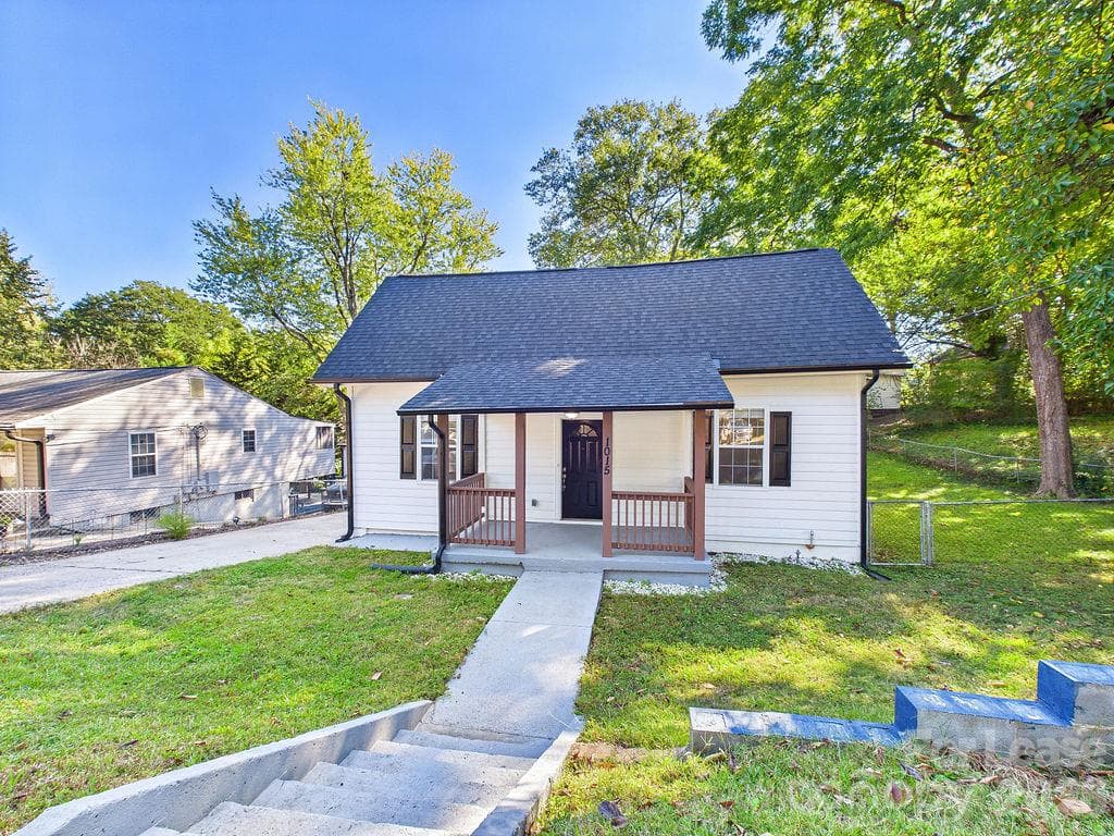 Single Family Residence at 1015 4th Avenue, Gastonia, photo 2 of 40