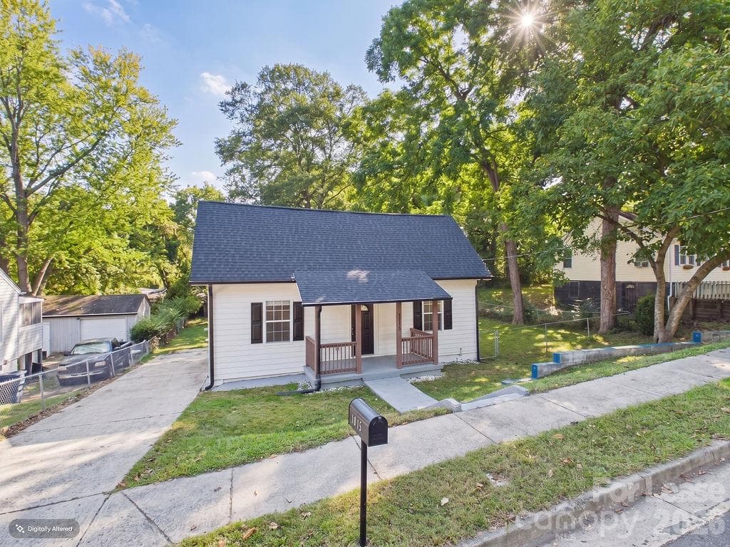 Single Family Residence at 1015 4th Avenue, Gastonia, photo 3 of 40