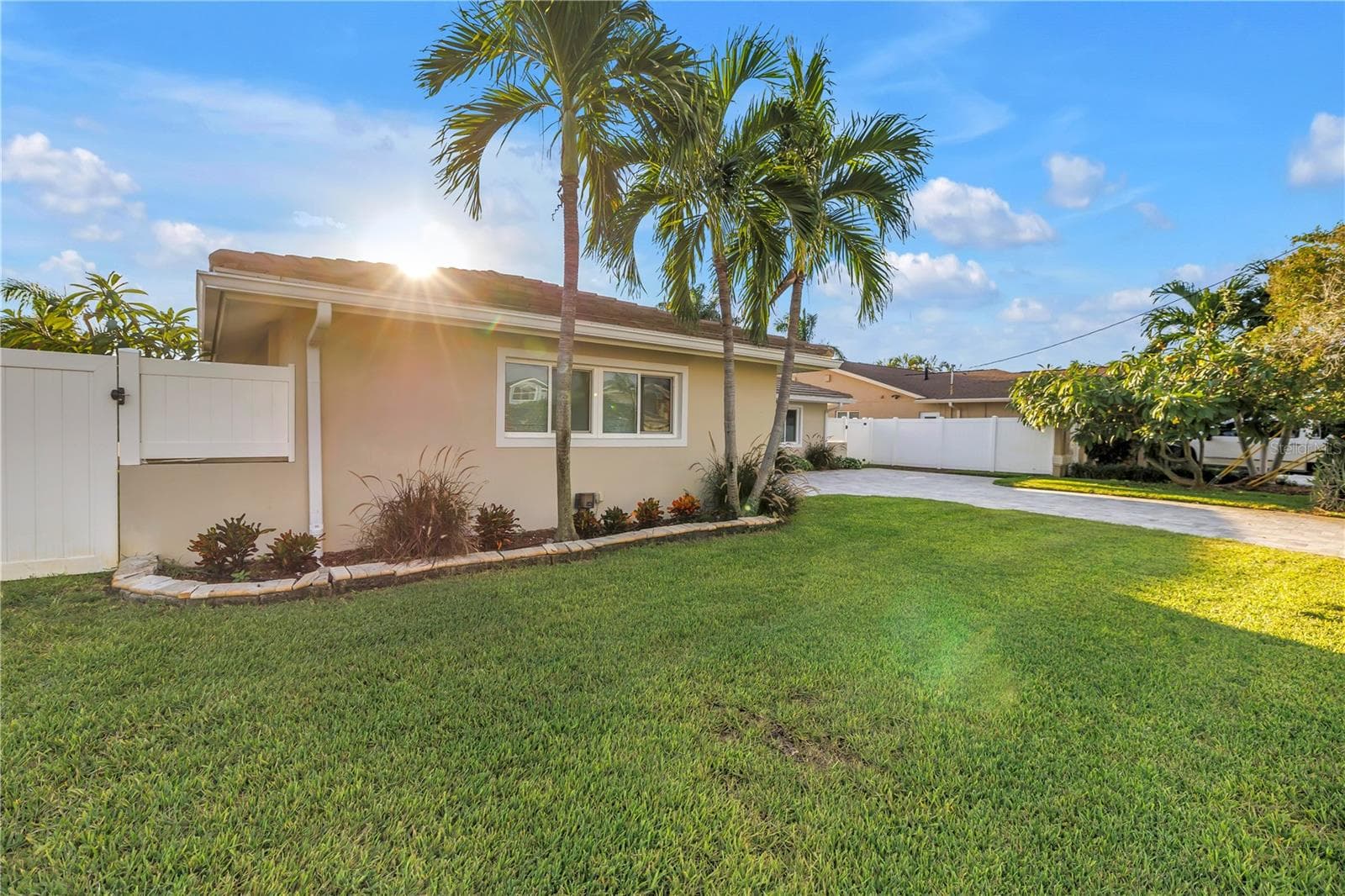 Single Family Residence at 7982 11TH AVE S, ST PETERSBURG, photo 5 of 90