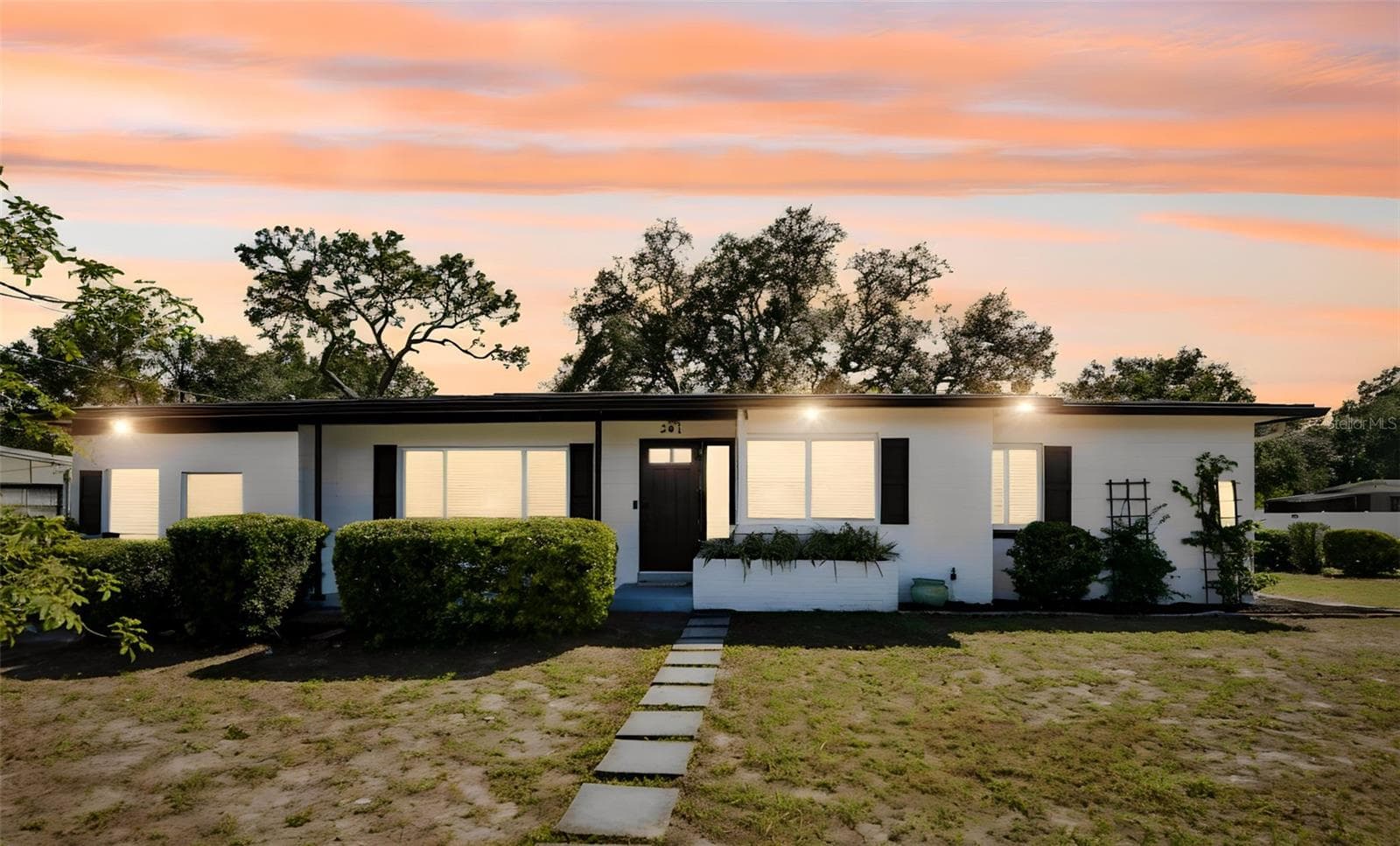 201 REDWOOD AVE