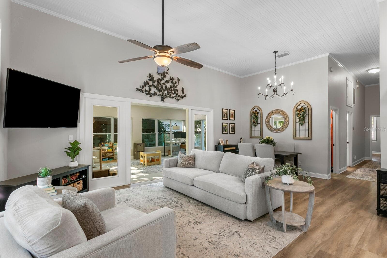Single Family Residence at 5407 S RUSSELL ST, TAMPA, photo 5 of 29