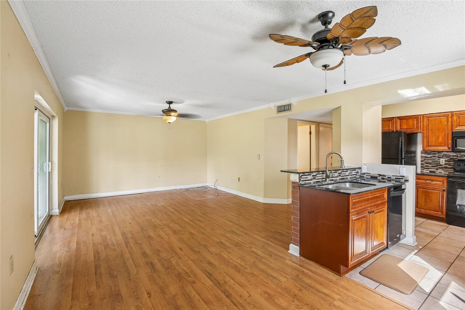 Townhouse at 5214 CORVETTE DR, TAMPA, photo 5 of 34