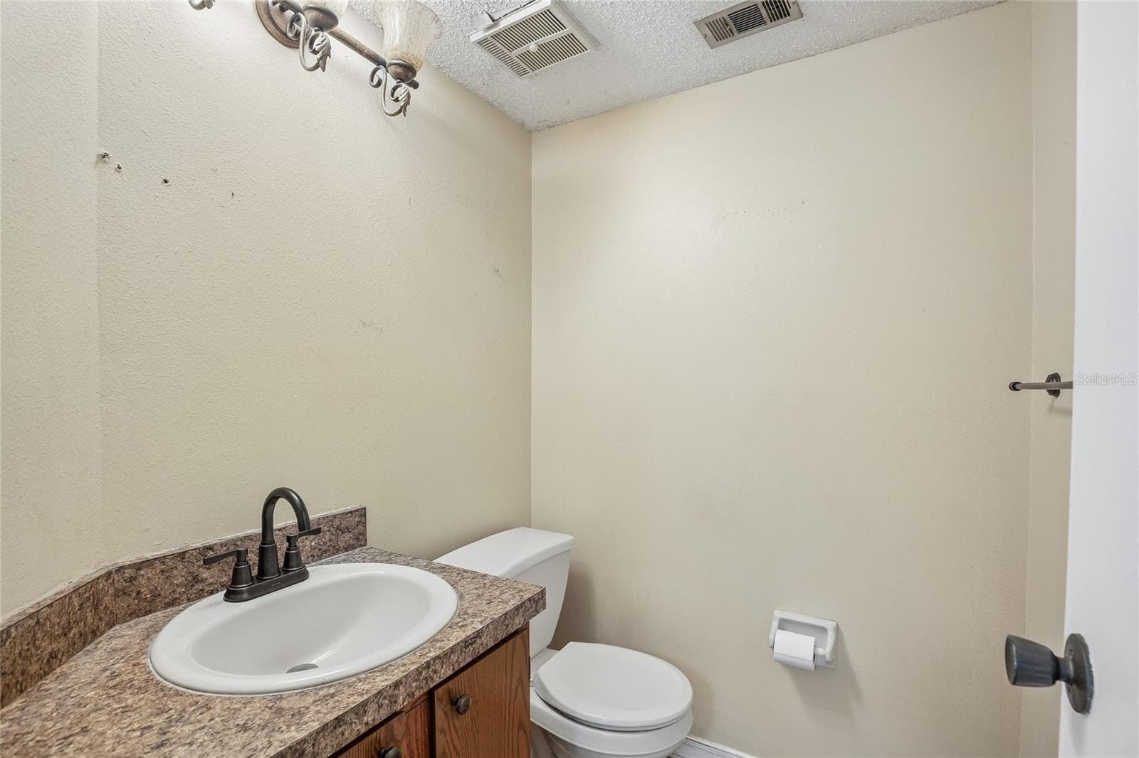 Townhouse at 5214 CORVETTE DR, TAMPA, photo 12 of 34