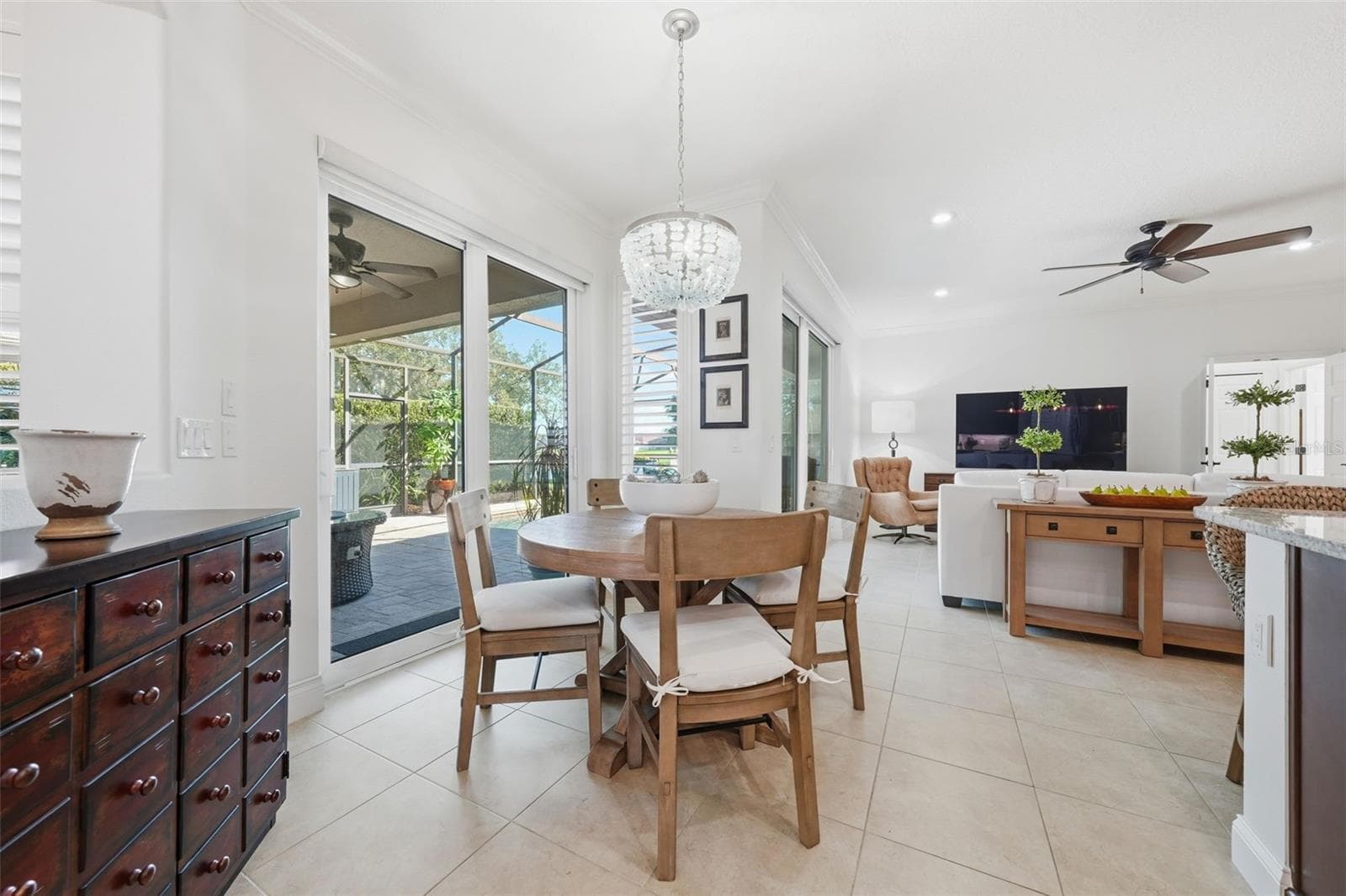 DINETTE WITH LOVELY LIGHT FIXTURE, NEW SLIDING DOORS WITH MOTORIZED BLINDS - 13850 BLUEWATER CIR, ORLANDO
