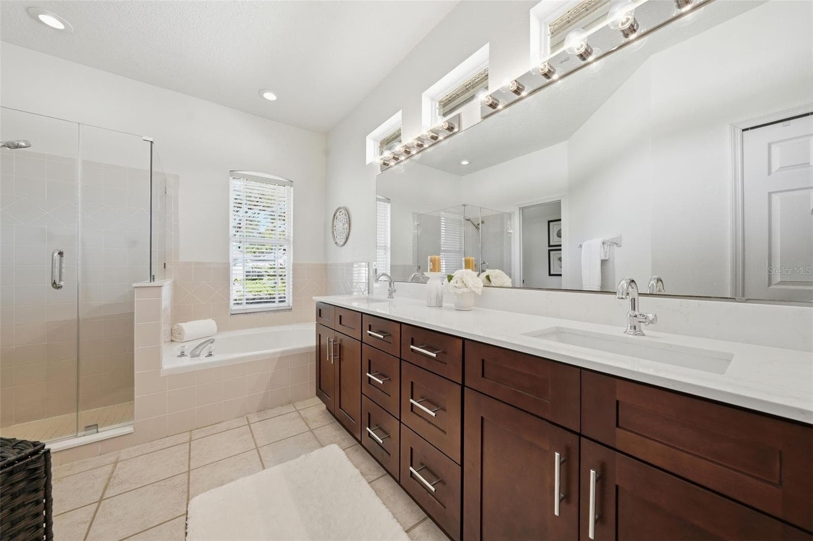 PRIMARY BATHROOM WITH NEW SEAMLESS GLASS ENCLOSURE, TUB AND DOUBLE SINK VANITY - 13850 BLUEWATER CIR, ORLANDO