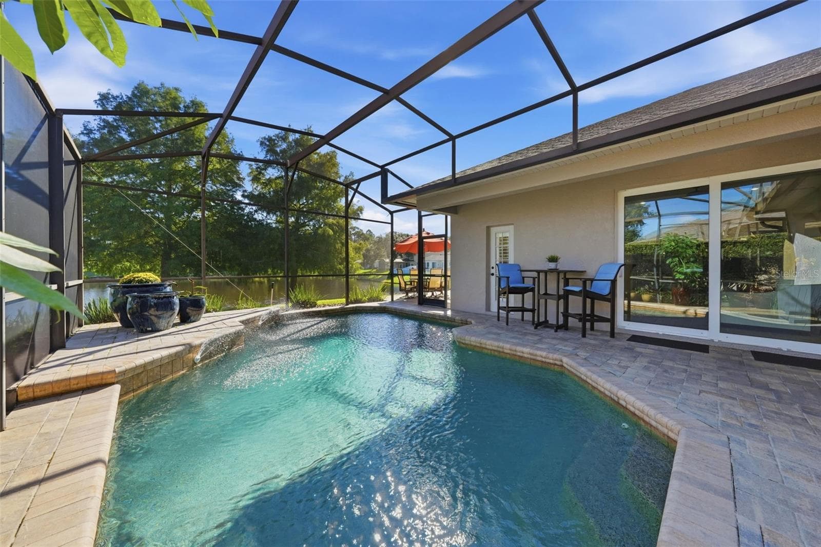 LOVELY POOL WITH PAVER COPING AND LANAI - 13850 BLUEWATER CIR, ORLANDO