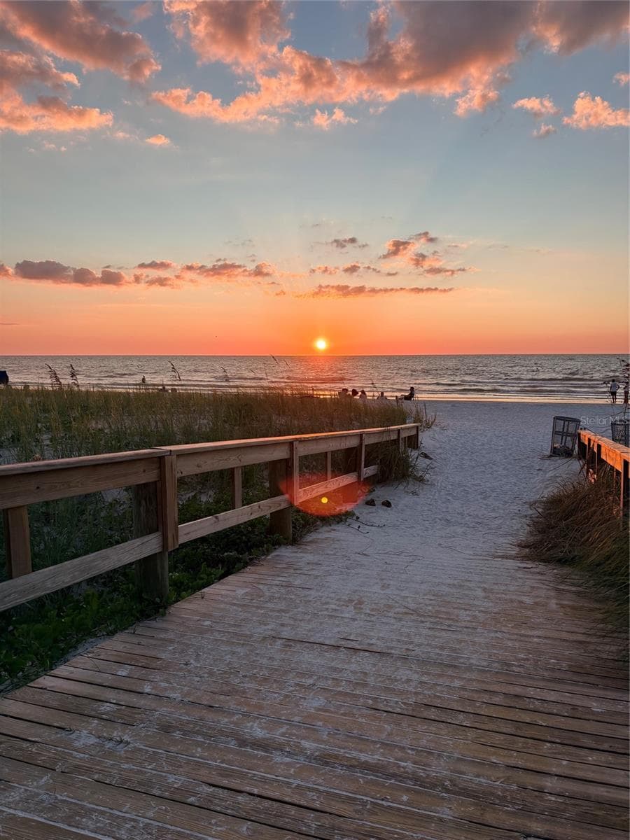 Beach Access - 404 HARBOR DR S, INDIAN ROCKS BEACH