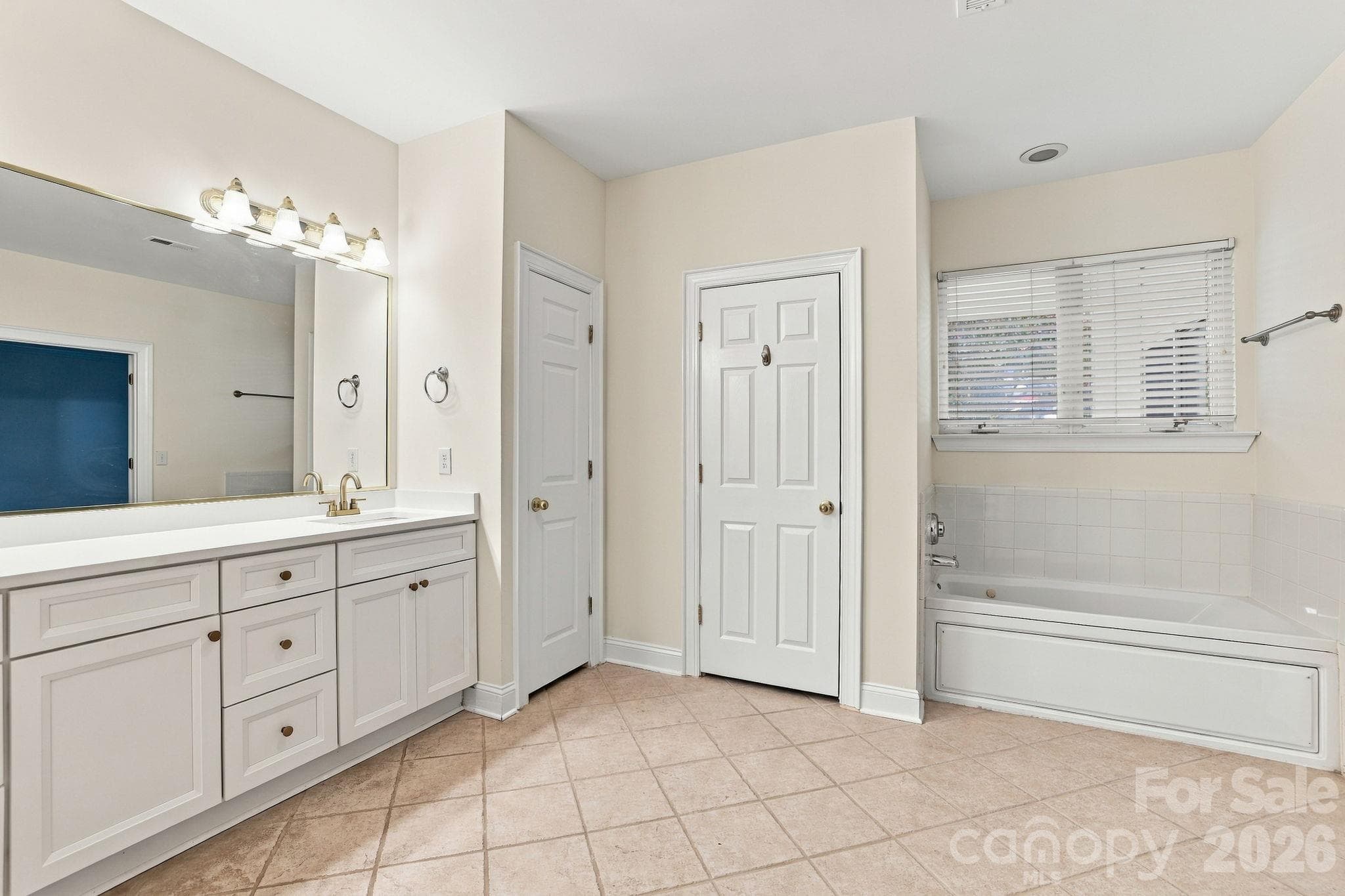 Condominium at 5601 Fairview Road, Charlotte, photo 15 of 26