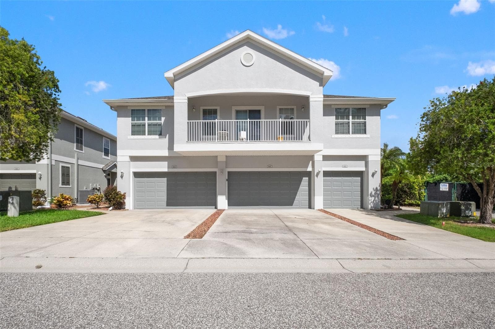 8423 BLUE ROCK DR