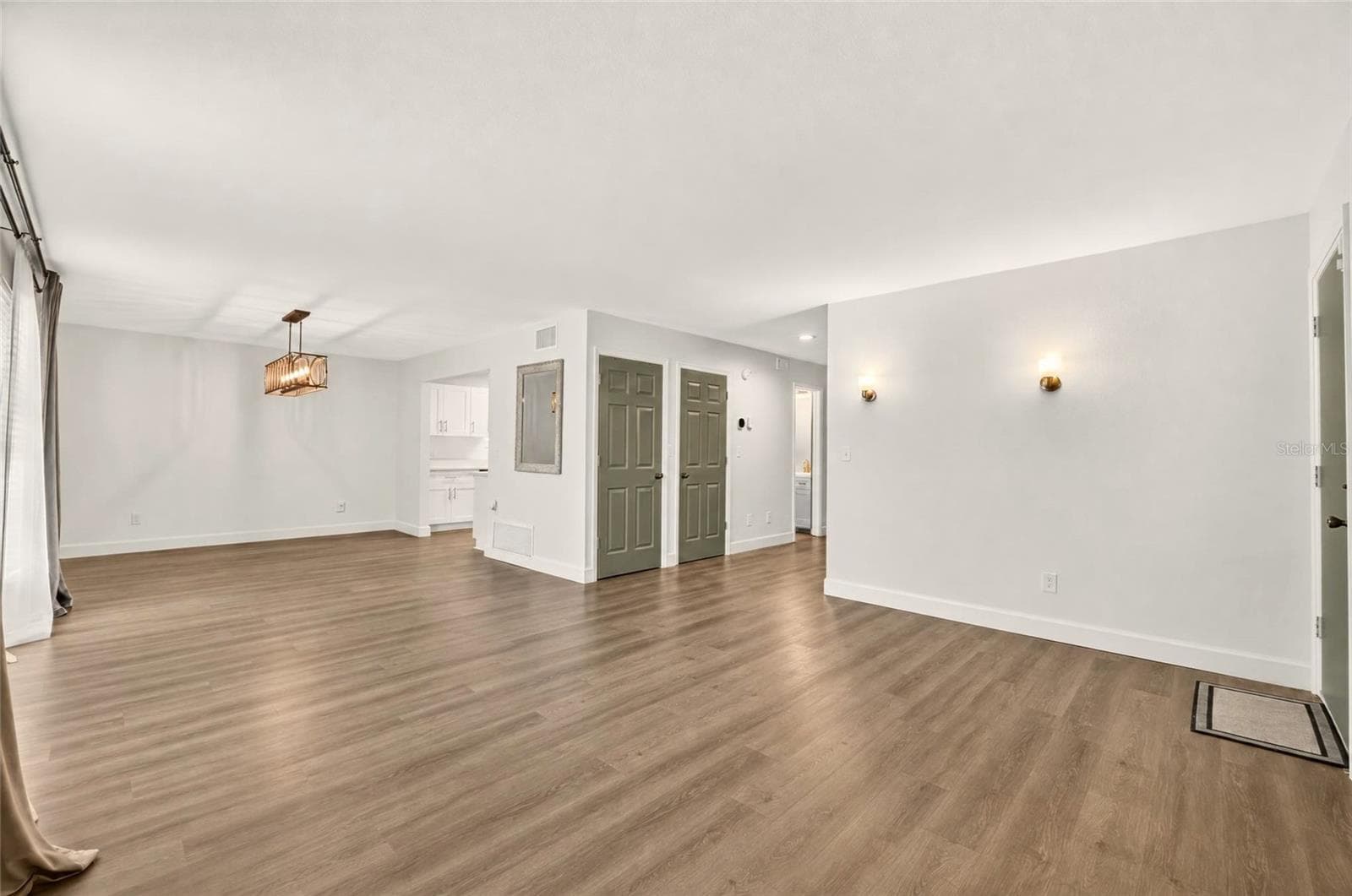 Family Room/Dining Room - 1333 SE 3RD ST, OCALA