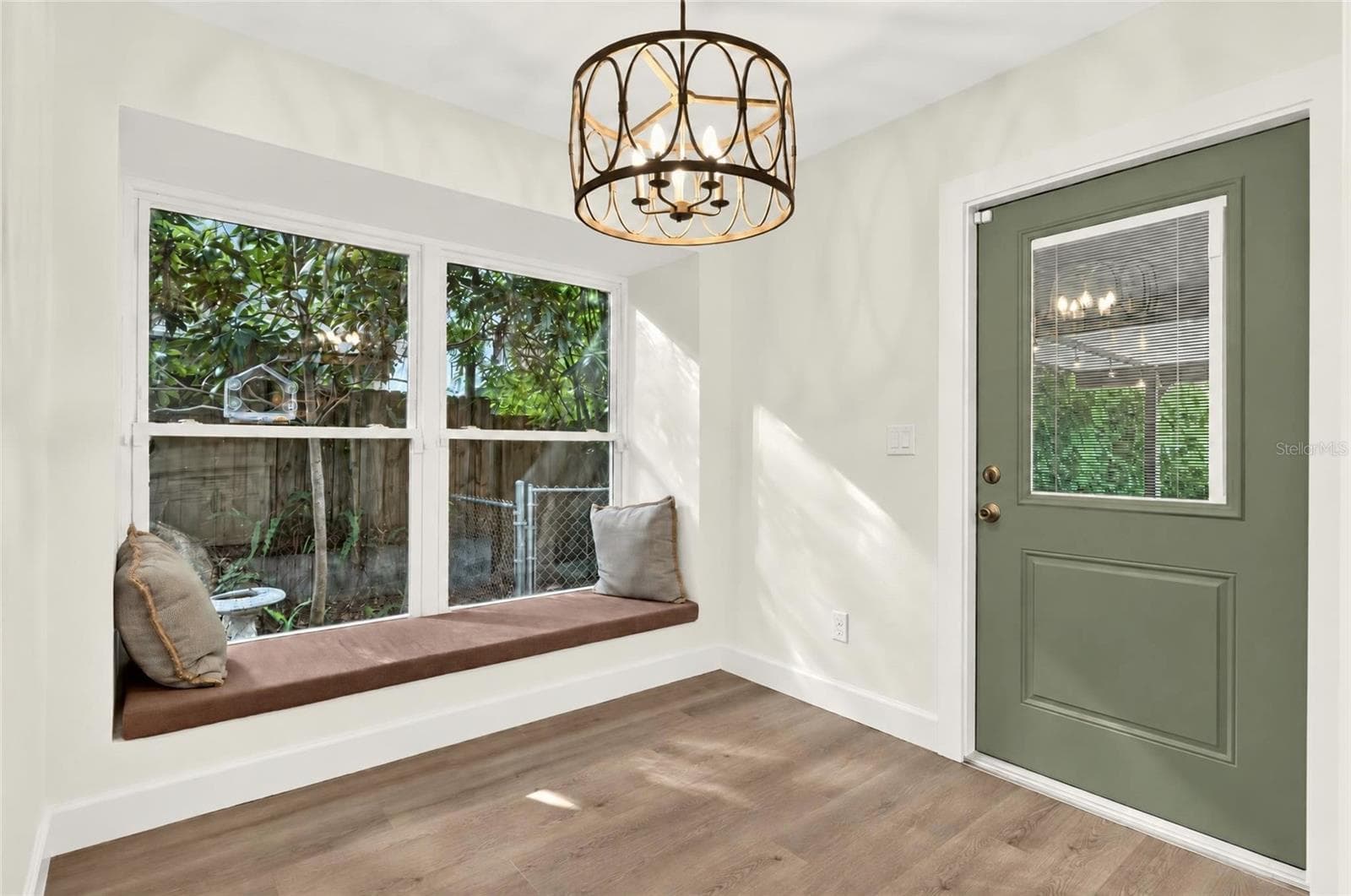 Breakfast Nook to Covered Patio - 1333 SE 3RD ST, OCALA