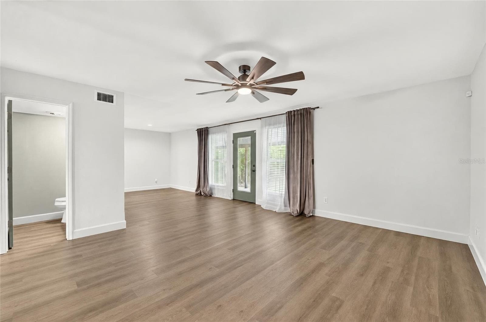 Living Room - 1333 SE 3RD ST, OCALA