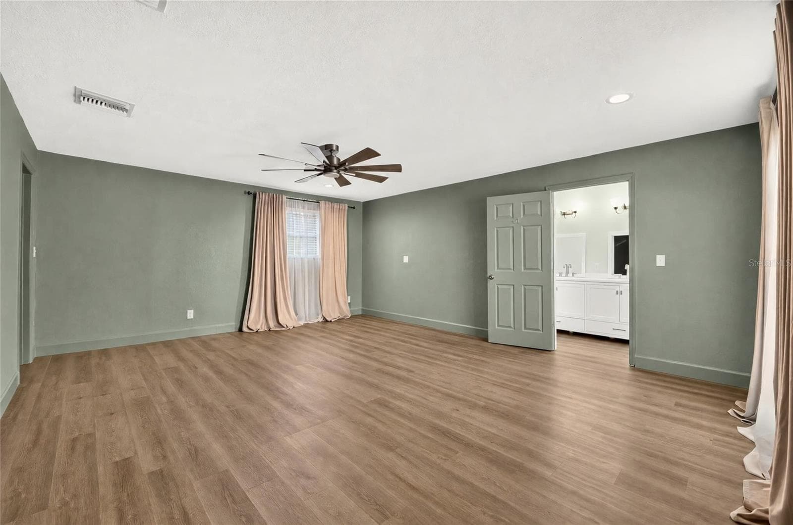 Master Bedroom - 1333 SE 3RD ST, OCALA