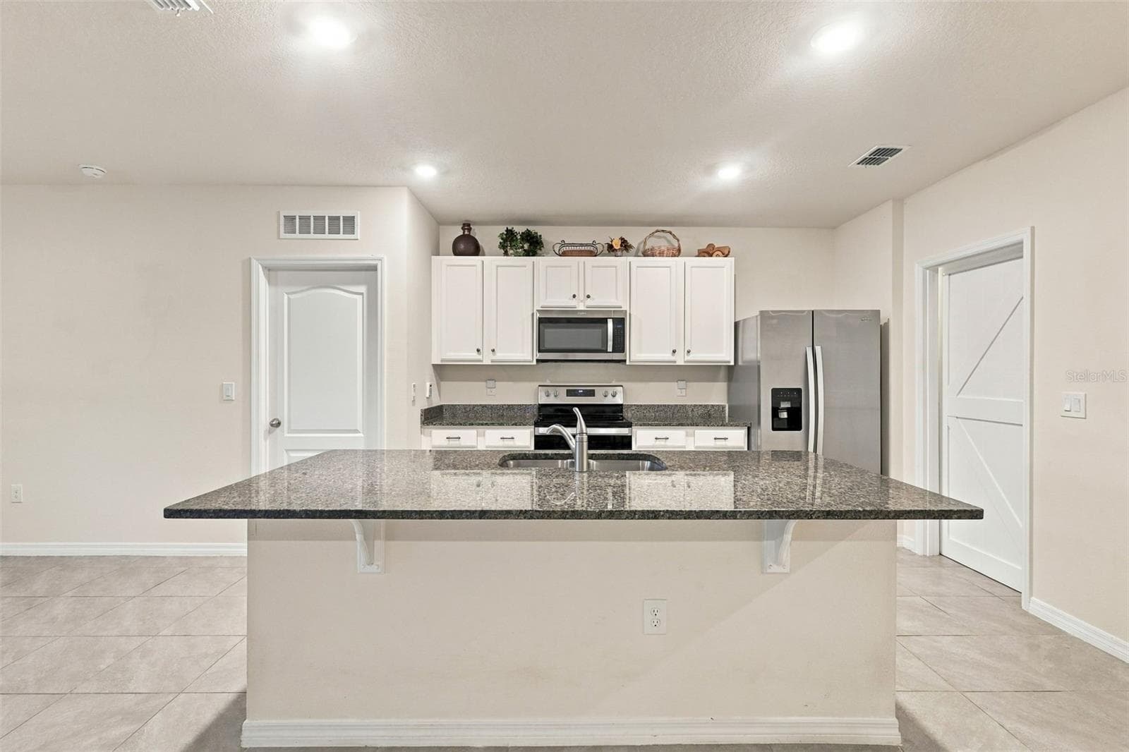 Kitchen Island - 4010 SAPSUCKER LOOP, SANFORD