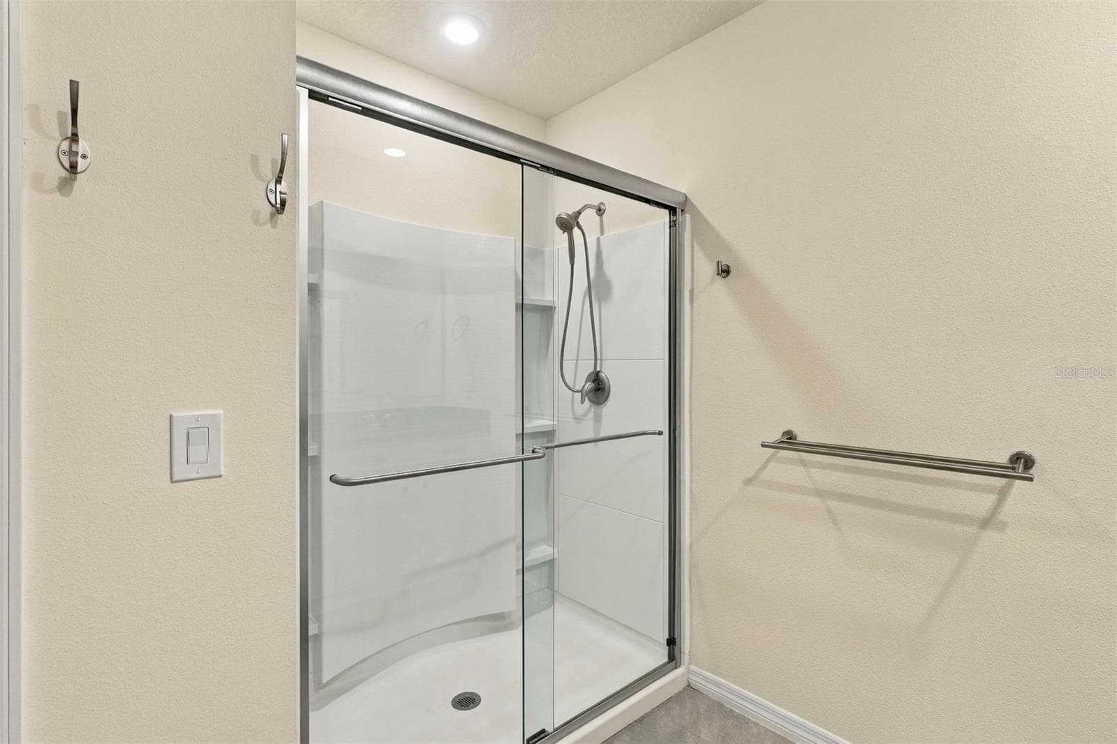 Glass Shower - 4010 SAPSUCKER LOOP, SANFORD