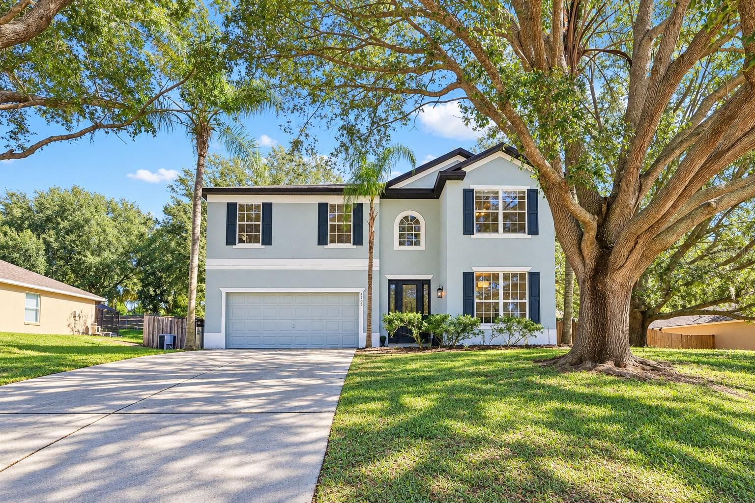 A stately home upon arrival. - 1305 WINDY BLUFF DR, MINNEOLA