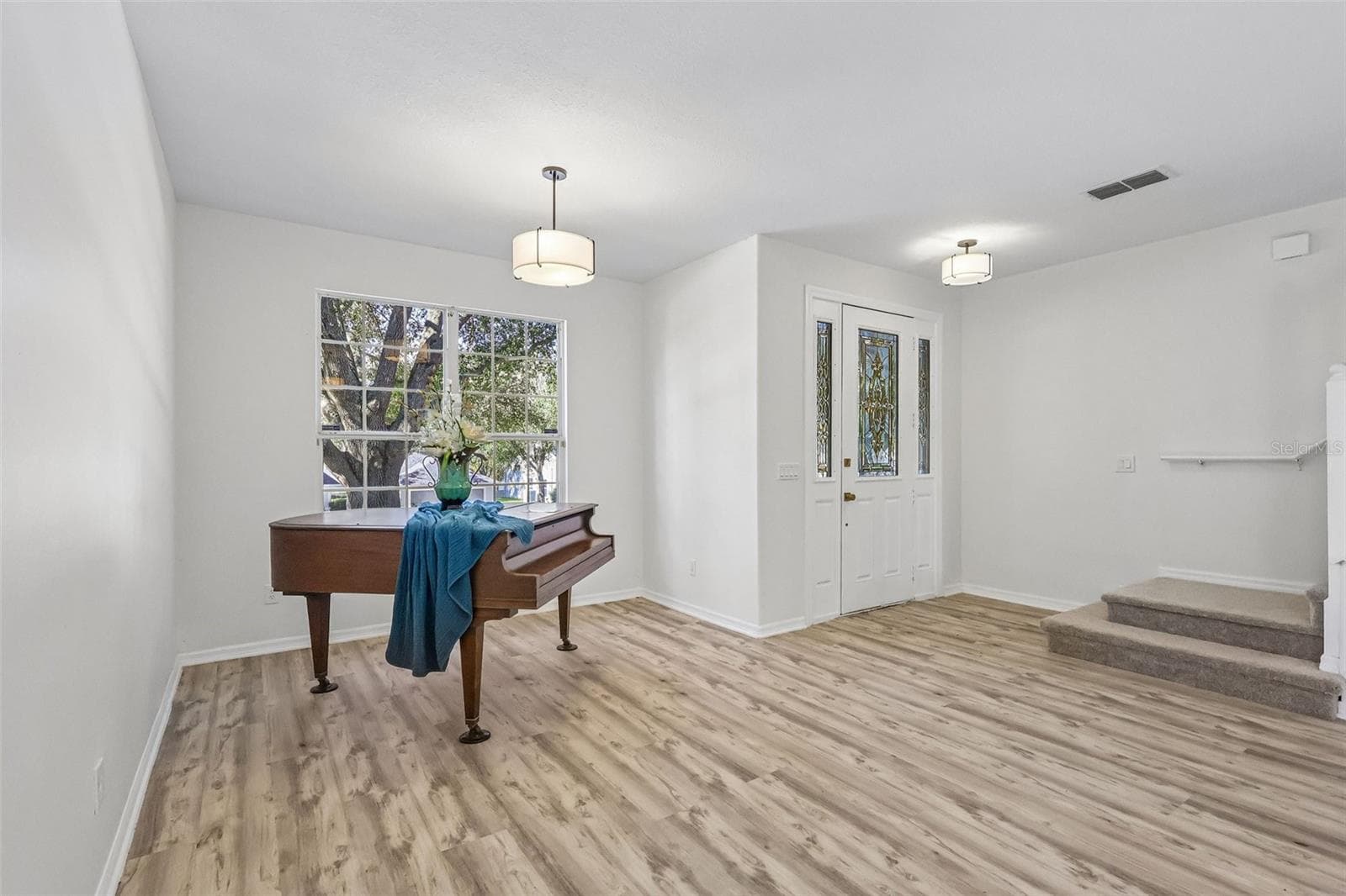 Vacant and easy to show! - 1305 WINDY BLUFF DR, MINNEOLA
