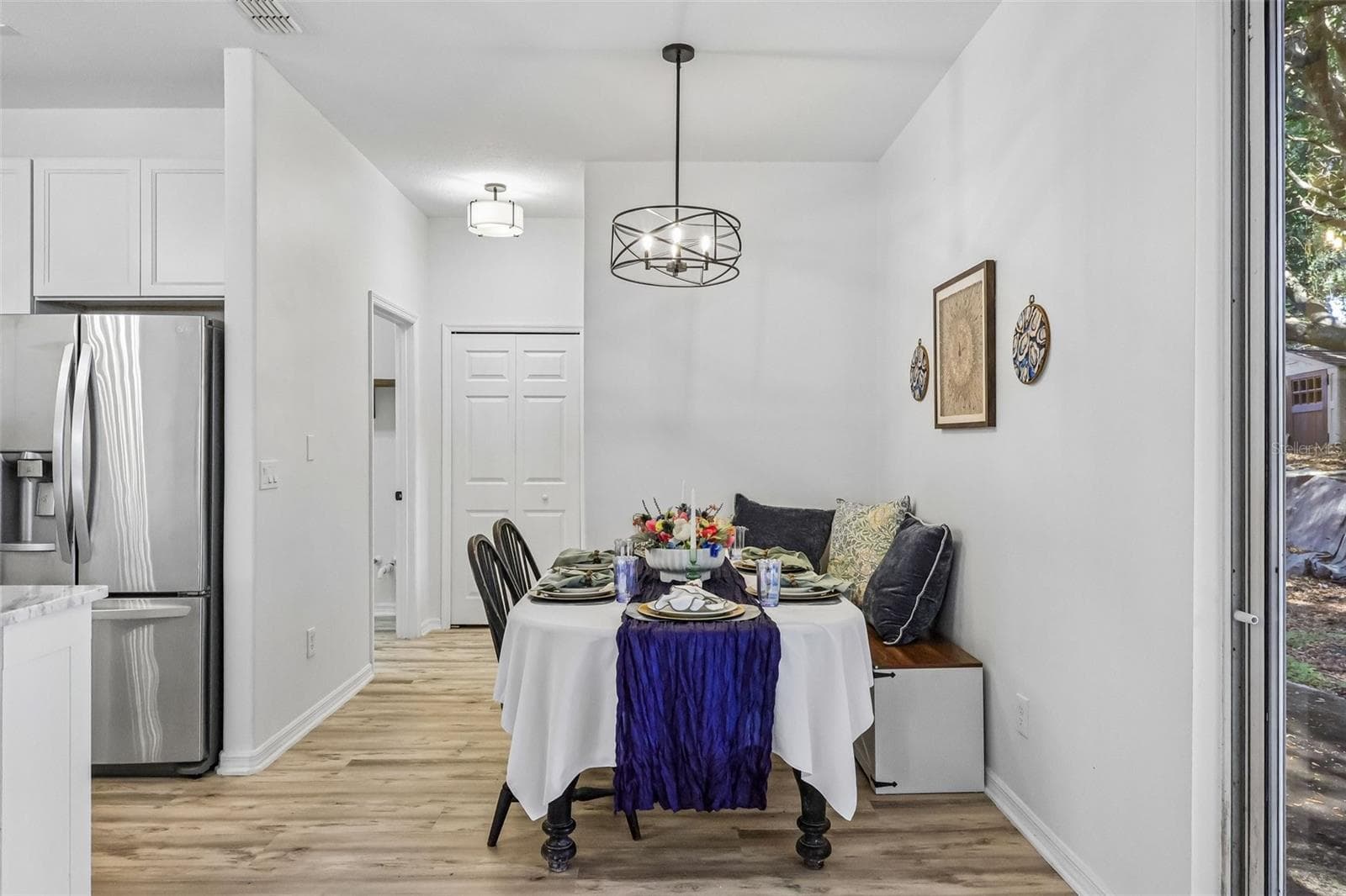 Dining room adjacent to the kitchen and backyard. - 1305 WINDY BLUFF DR, MINNEOLA