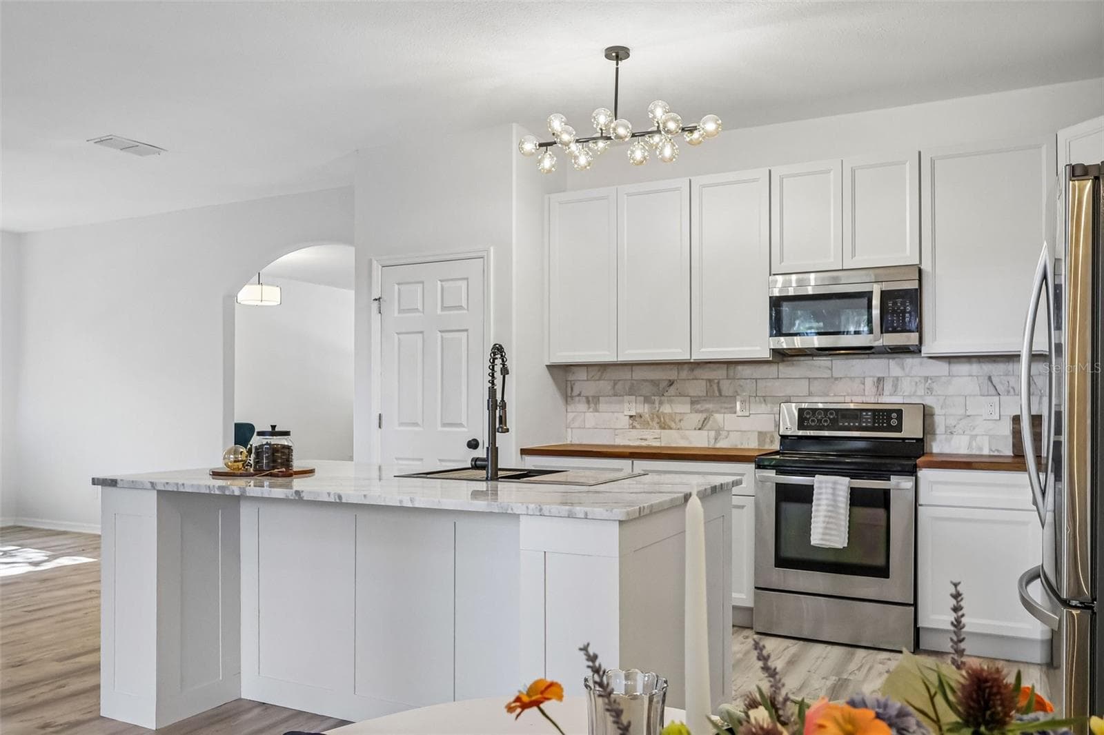 NEW kitchen cabinets! Just add your own finishing touches. - 1305 WINDY BLUFF DR, MINNEOLA