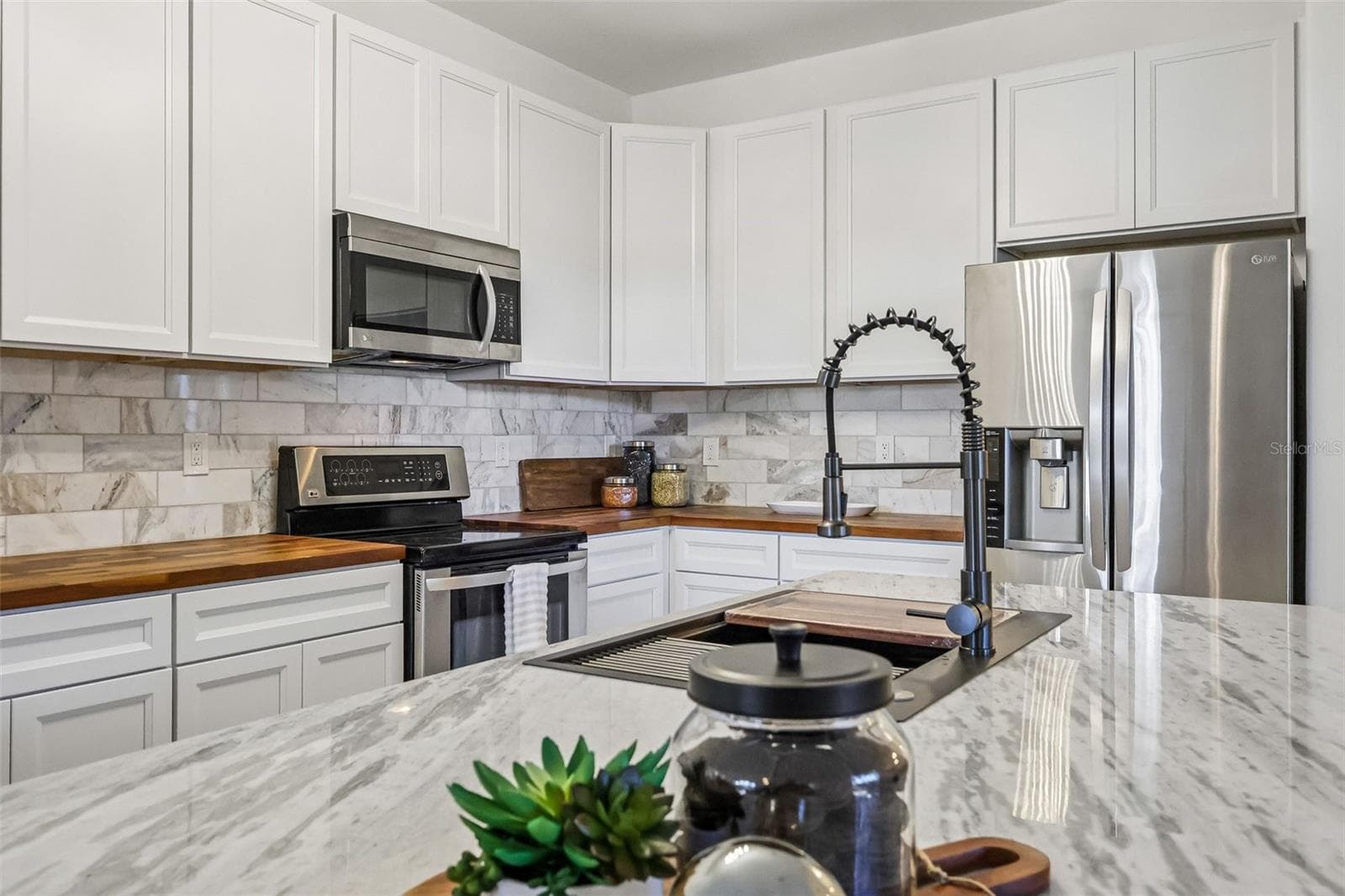 Tastefully designed. - 1305 WINDY BLUFF DR, MINNEOLA