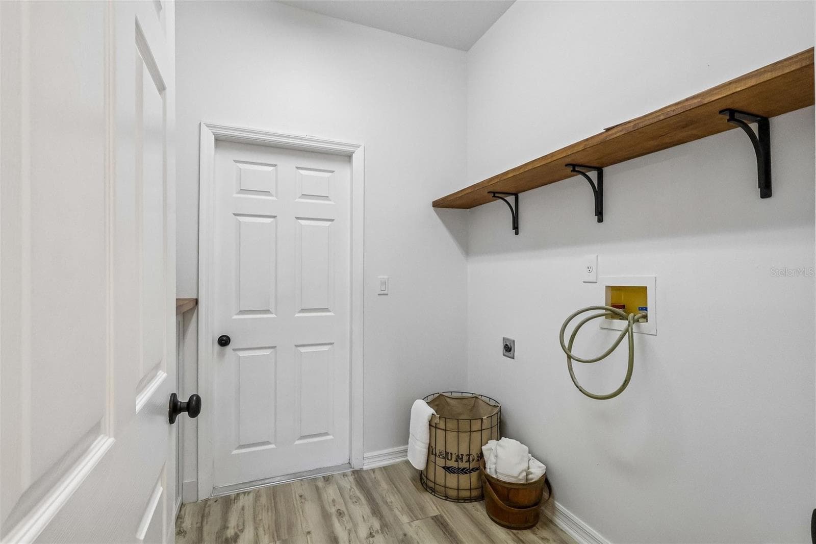 Downstairs laundry room with storage. Beautifully updated. - 1305 WINDY BLUFF DR, MINNEOLA