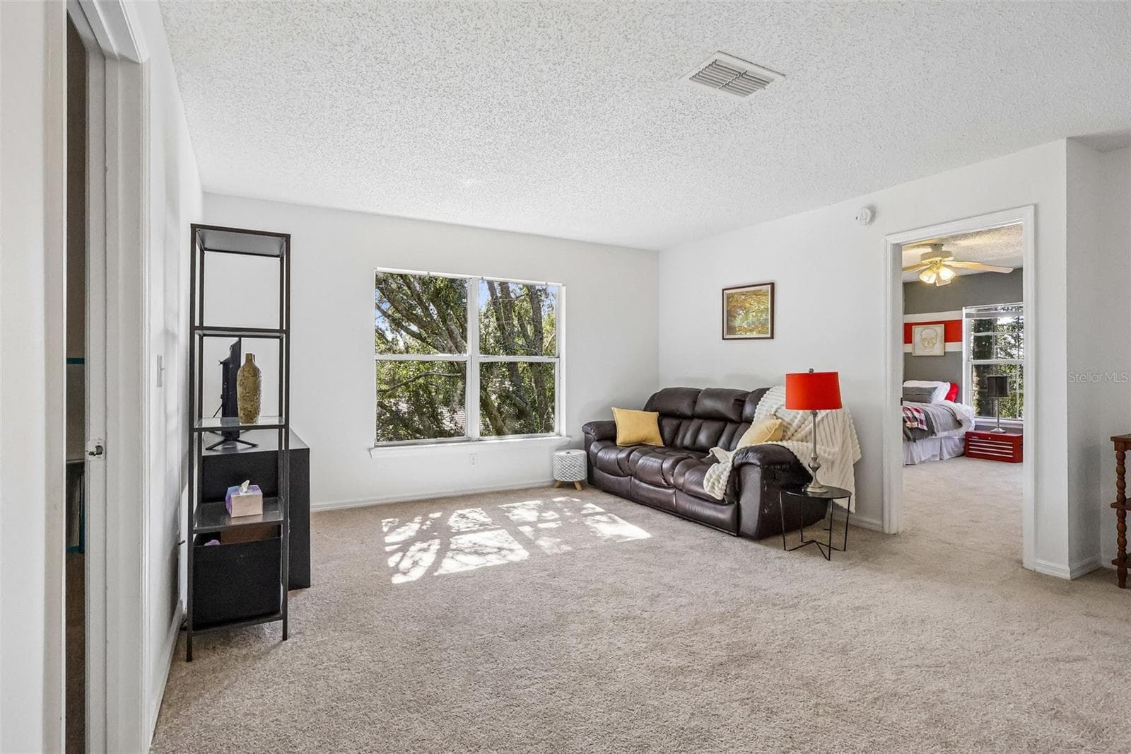 Upstairs loft is your THIRD living space. Leave it messy if needed -- Guests will never know! Vacant and easy to show. - 1305 WINDY BLUFF DR, MINNEOLA