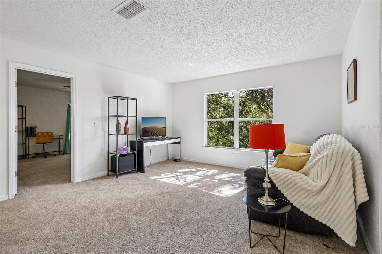 Upstairs loft is your THIRD living space. Leave it messy if needed -- Guests will never know! Vacant and easy to show. - 1305 WINDY BLUFF DR, MINNEOLA