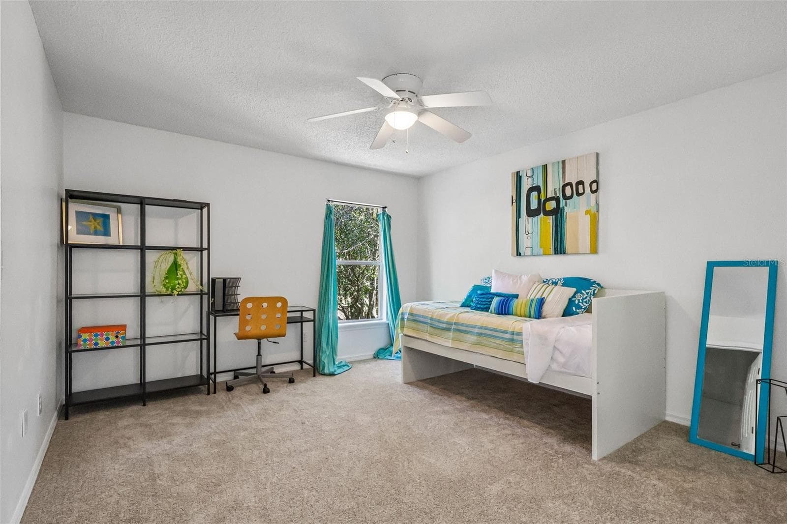 3 of 4 total bedrooms upstairs -- one at each corner of the house. - 1305 WINDY BLUFF DR, MINNEOLA