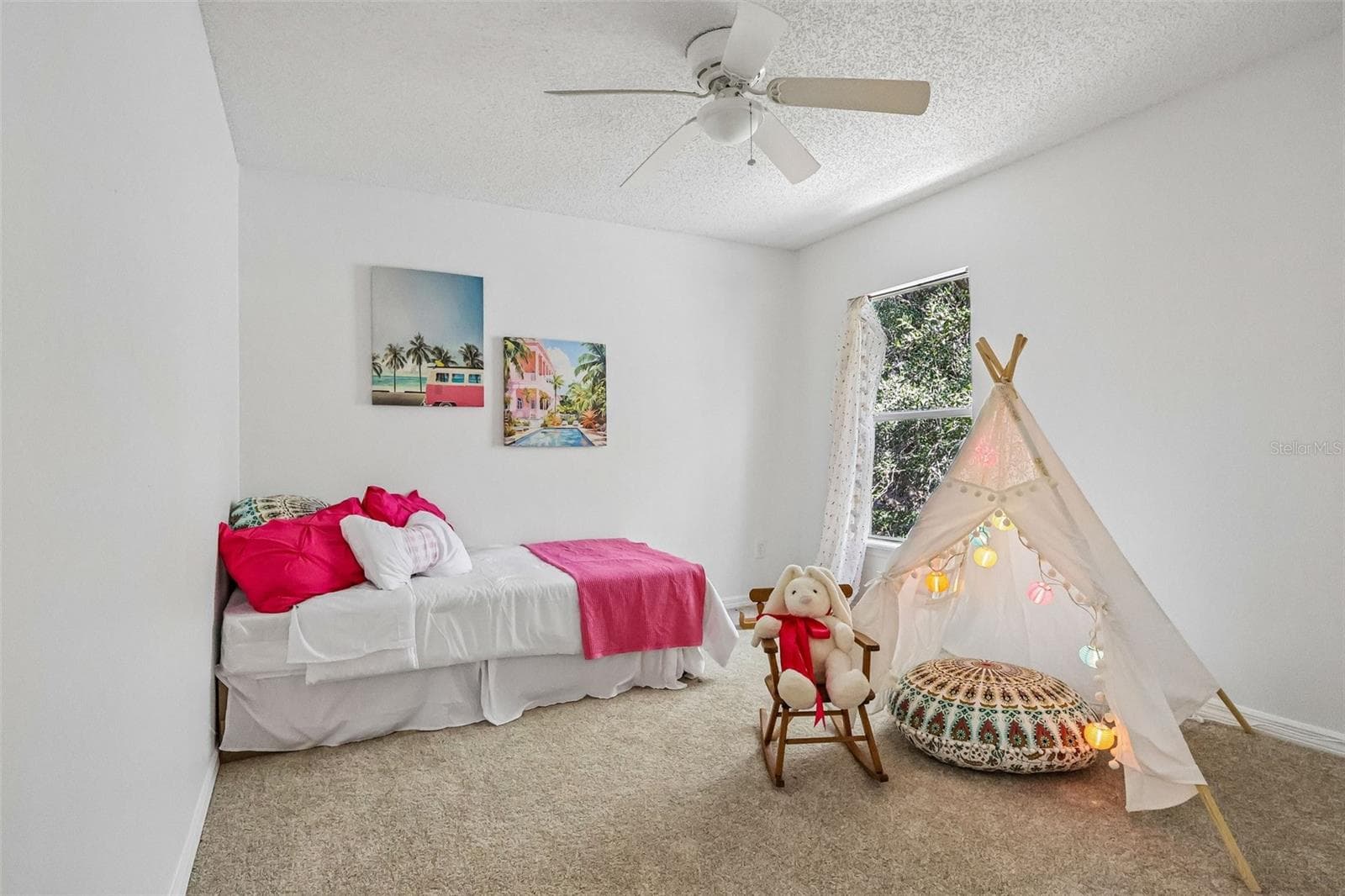 4 of 4 total bedrooms upstairs -- one at each corner of the house. - 1305 WINDY BLUFF DR, MINNEOLA