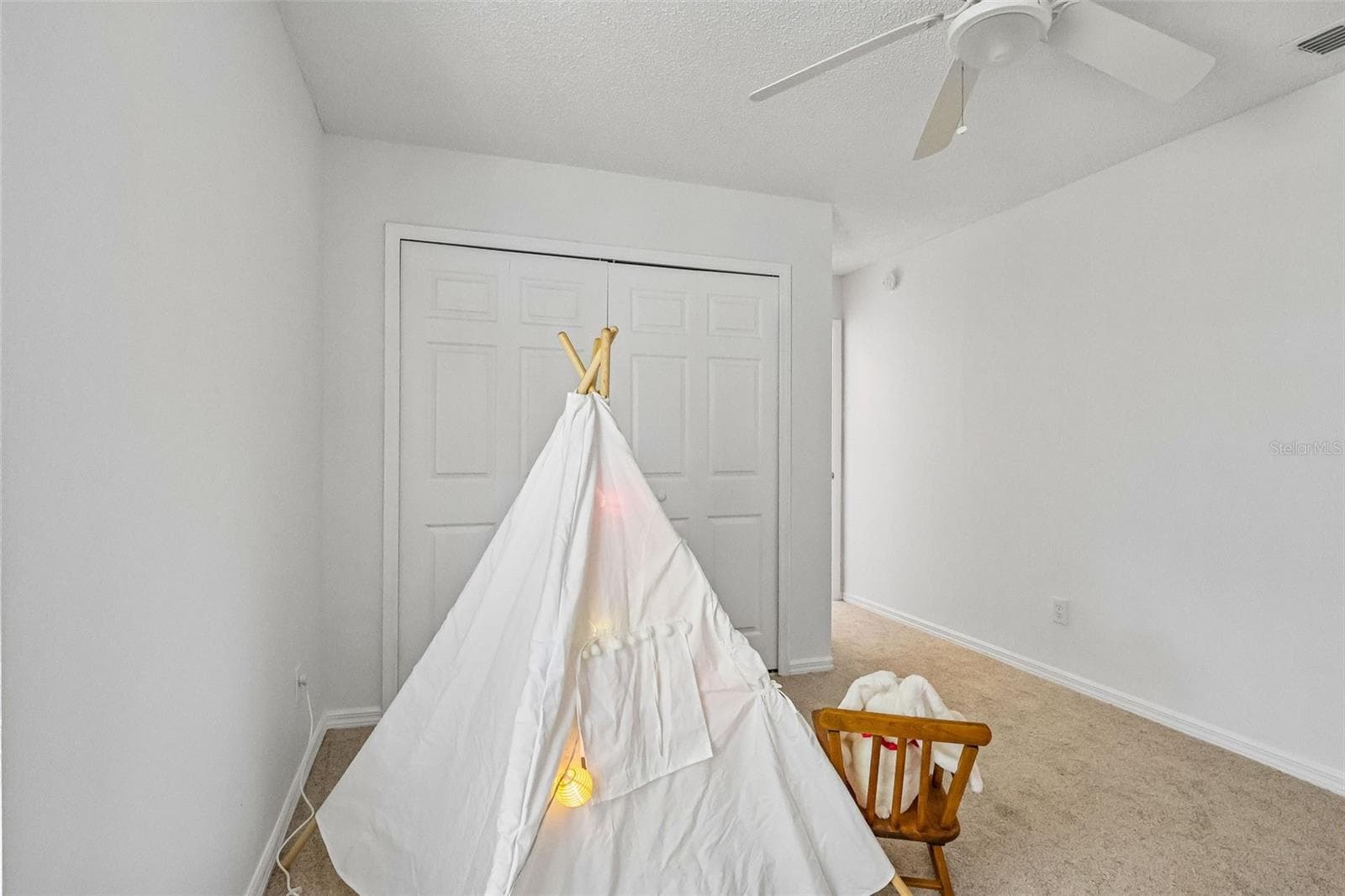 4 of 4 total bedrooms upstairs -- one at each corner of the house. - 1305 WINDY BLUFF DR, MINNEOLA