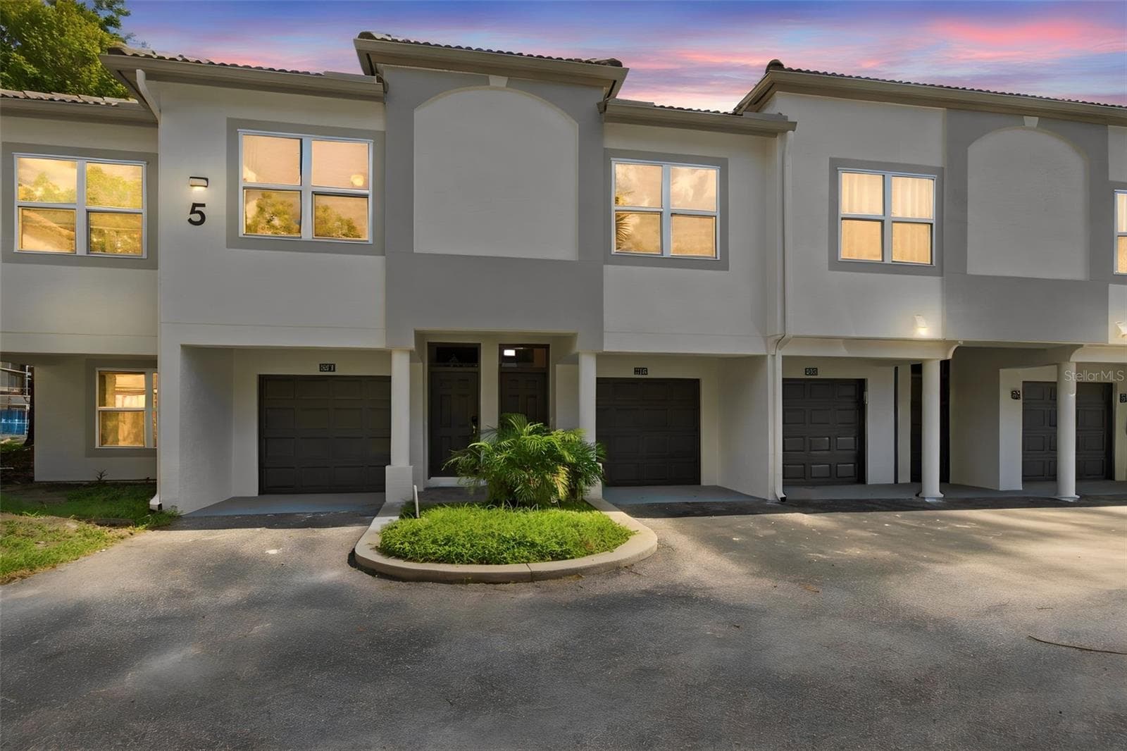 Condominium at 816 NORMANDY TRACE RD, TAMPA, photo 2 of 58