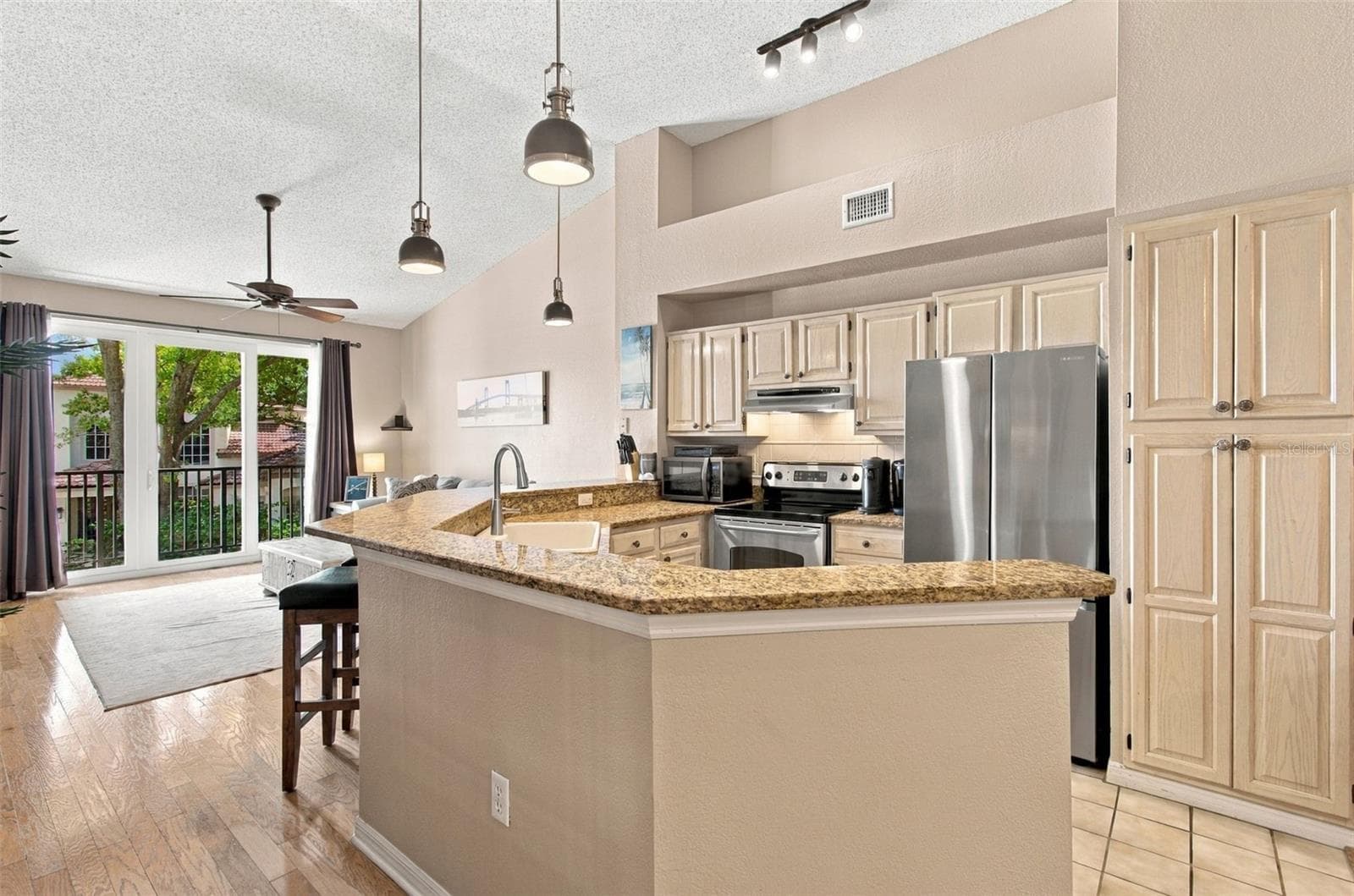 Condominium at 816 NORMANDY TRACE RD, TAMPA, photo 9 of 58