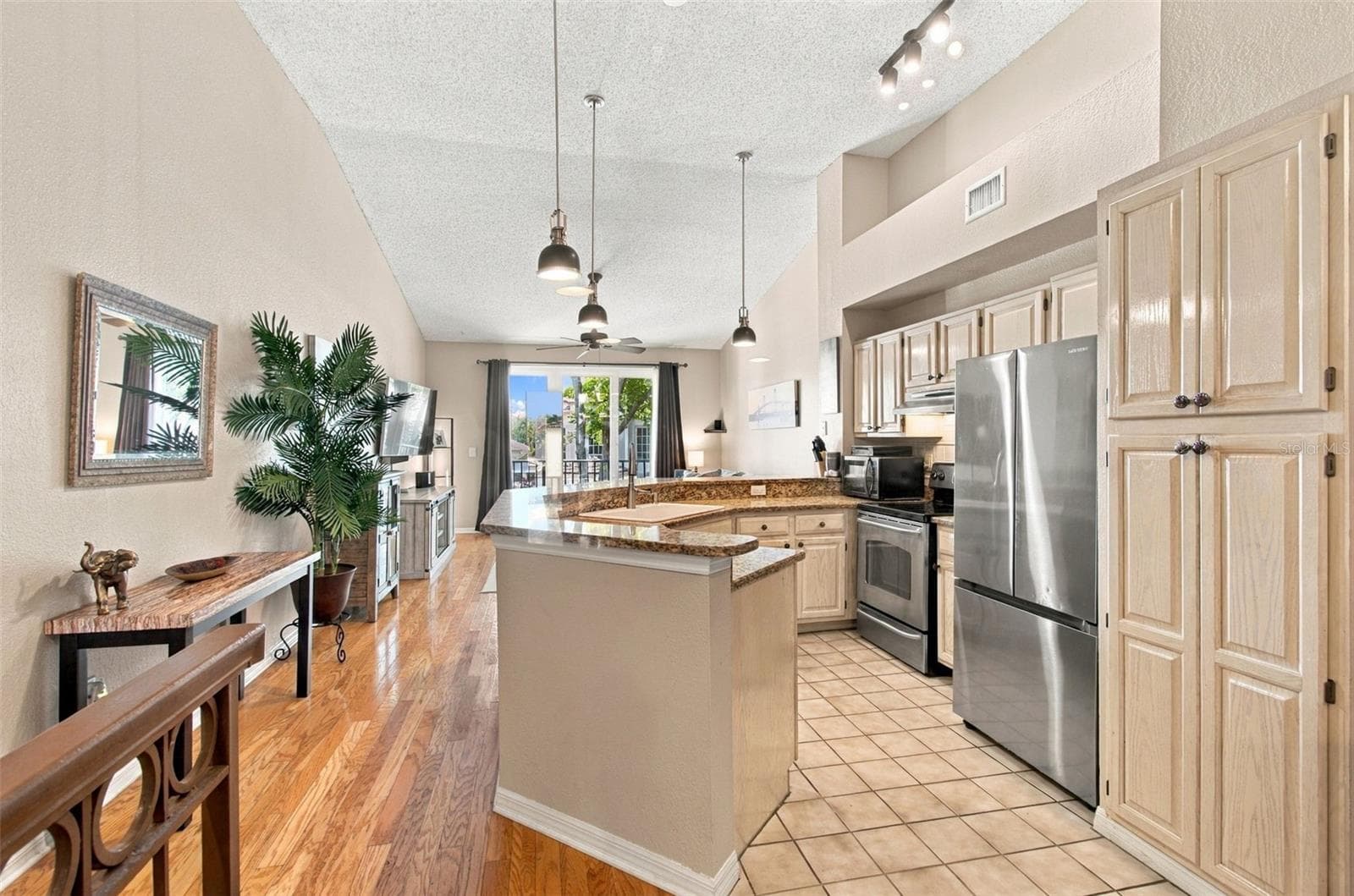 Condominium at 816 NORMANDY TRACE RD, TAMPA, photo 20 of 58