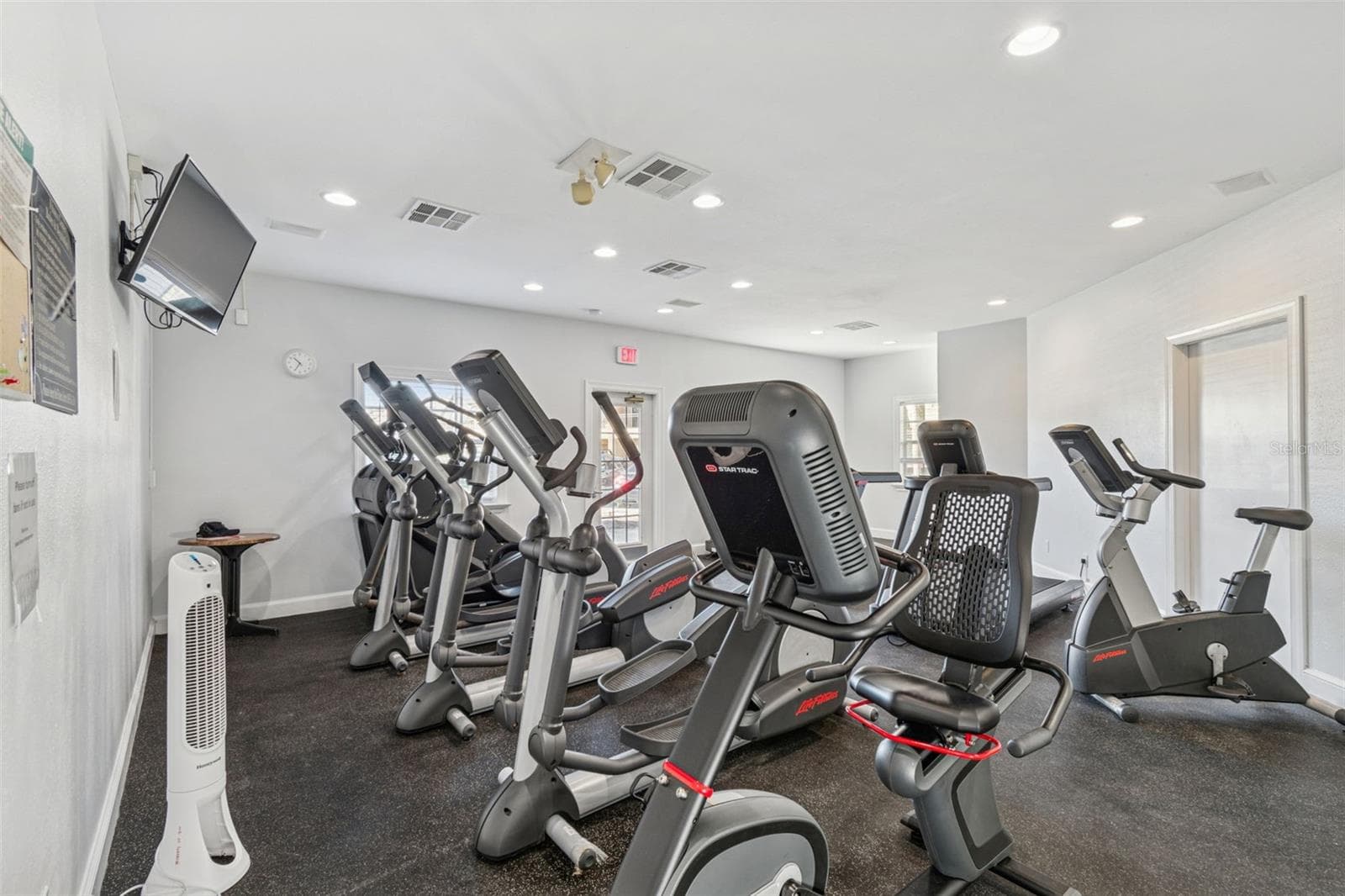 Condominium at 816 NORMANDY TRACE RD, TAMPA, photo 53 of 58