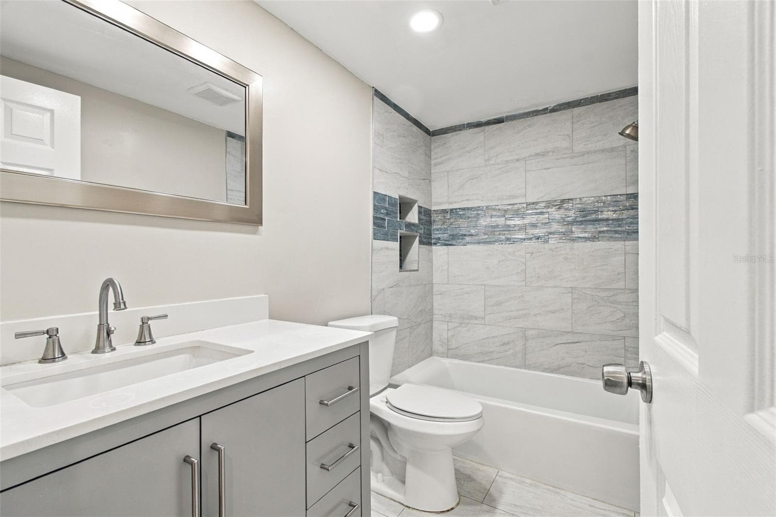 Main Bathroom - 3625 COCKATOO DR, NEW PORT RICHEY