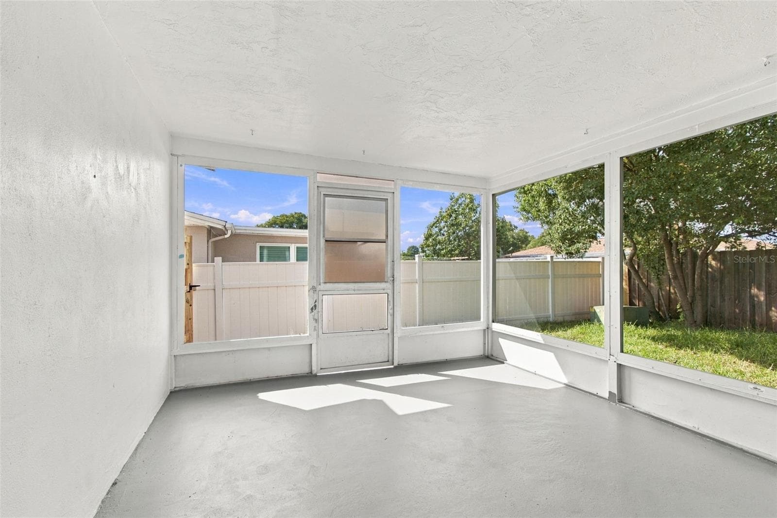 Screen Enclosed Porch - 3625 COCKATOO DR, NEW PORT RICHEY