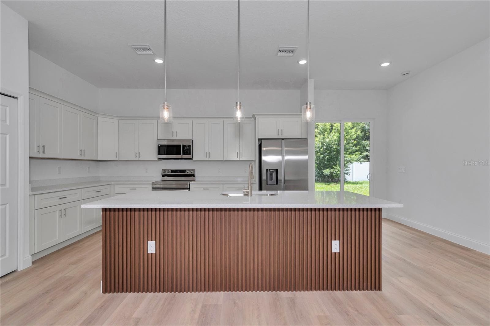 Single Family Residence at 14605 SW 61ST CT, OCALA, photo 8 of 32