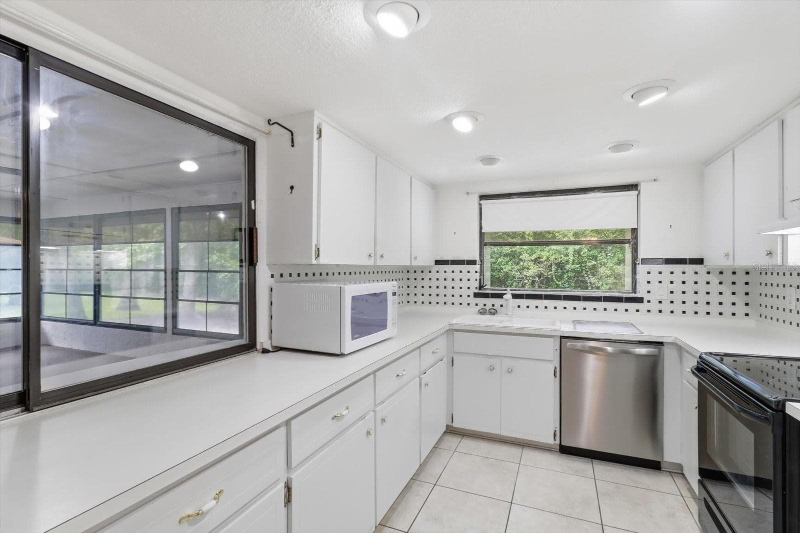 Single Family Residence at 30 SYCAMORE CIR, HOMOSASSA, photo 4 of 44