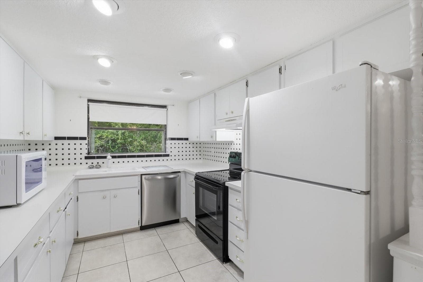 Single Family Residence at 30 SYCAMORE CIR, HOMOSASSA, photo 16 of 44