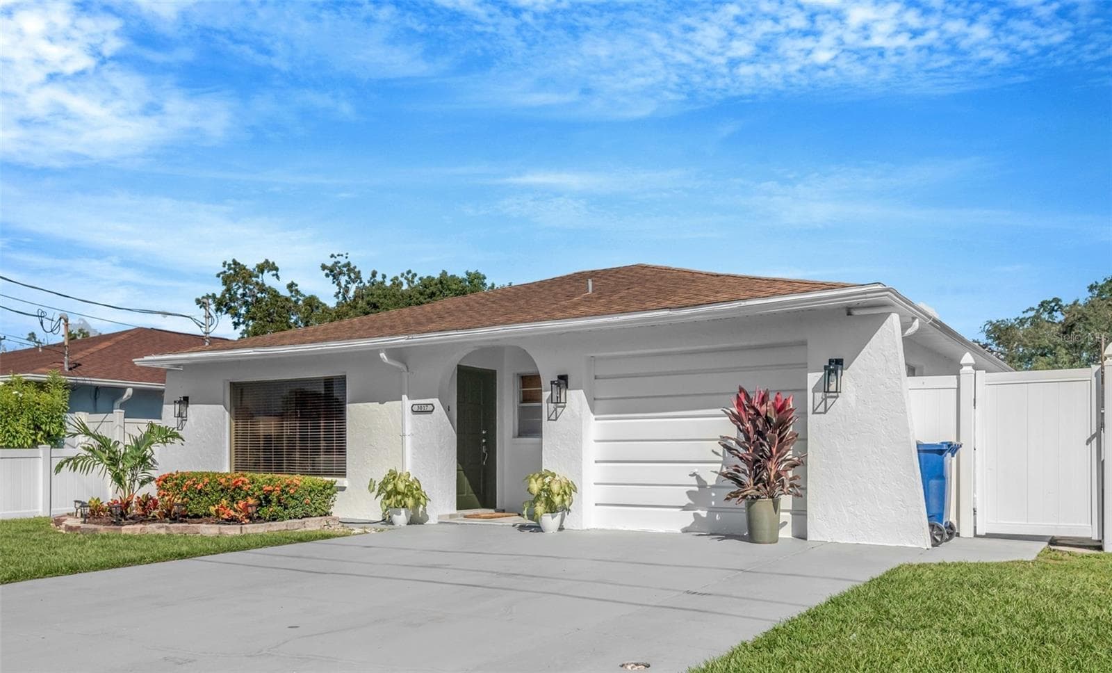 Single Family Residence at 3017 W HEITER ST, TAMPA, photo 2 of 20