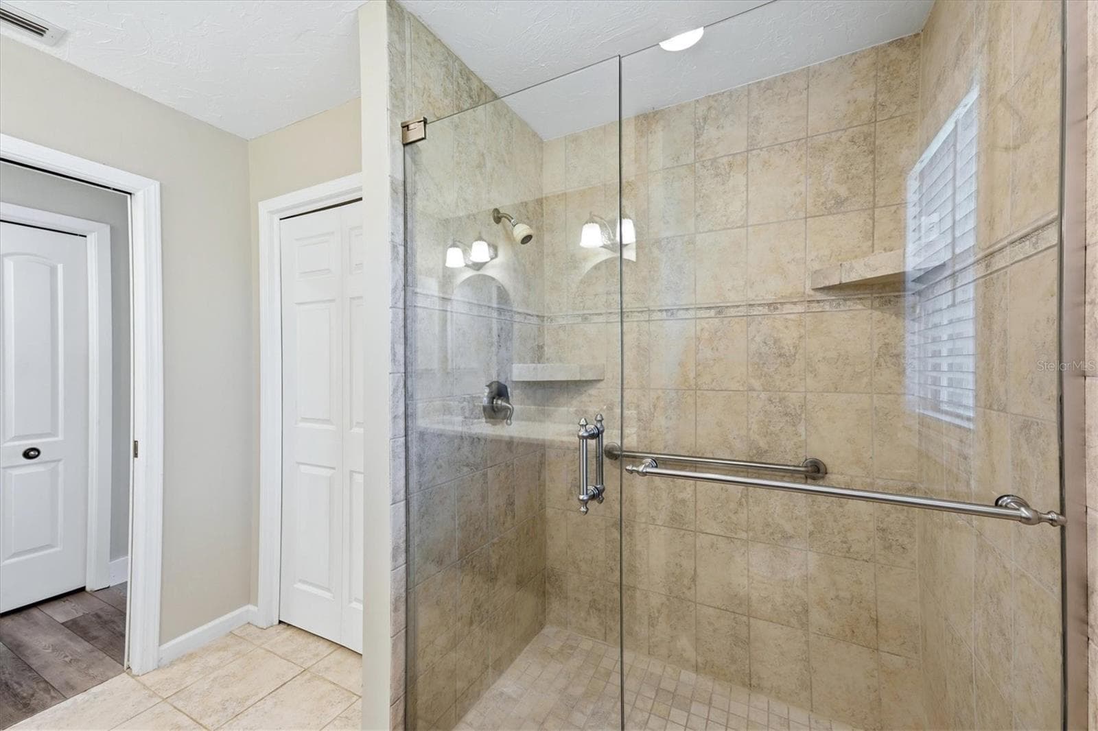 Single Family Residence at 6993 COUNTRY LAKES CIR, SARASOTA, photo 20 of 73