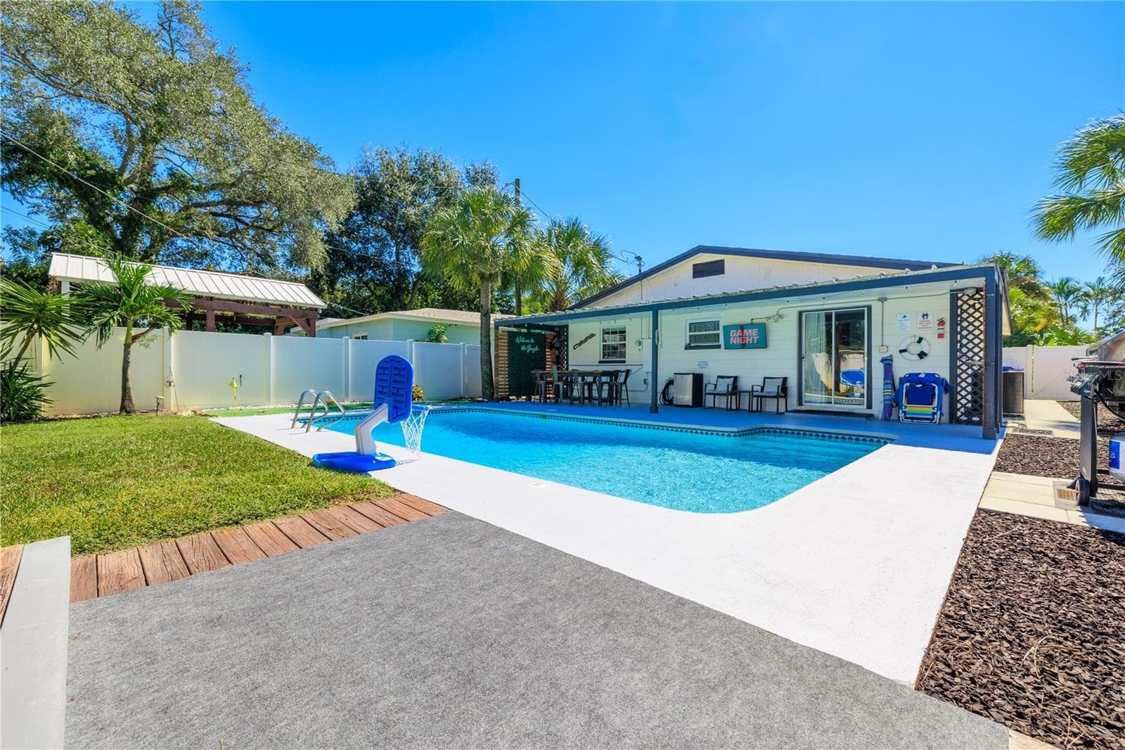 Single Family Residence at 8085 24TH AVE N, ST PETERSBURG, photo 21 of 30