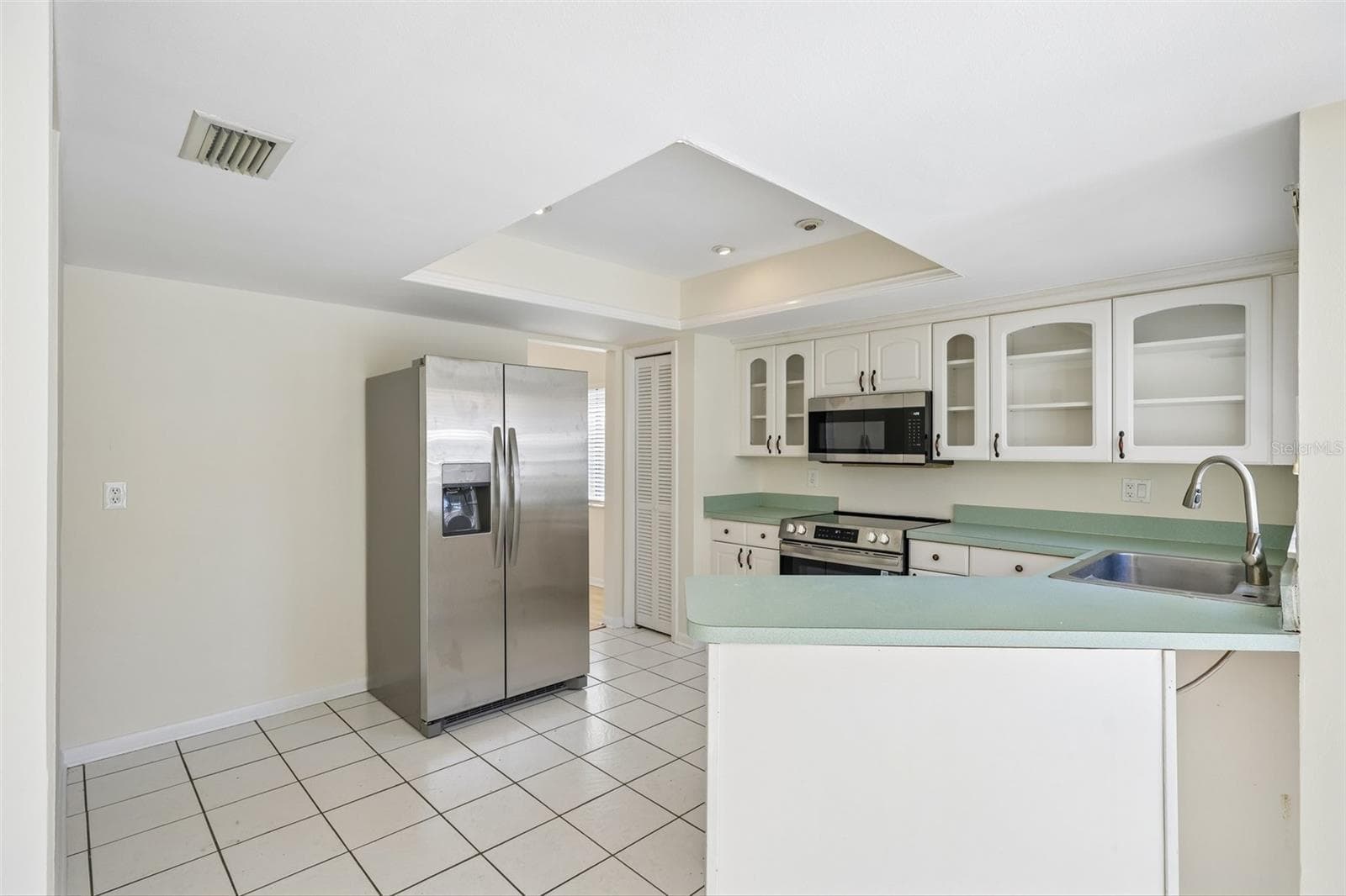 Single Family Residence at 16148 GARDENDALE DR, TAMPA, photo 13 of 43