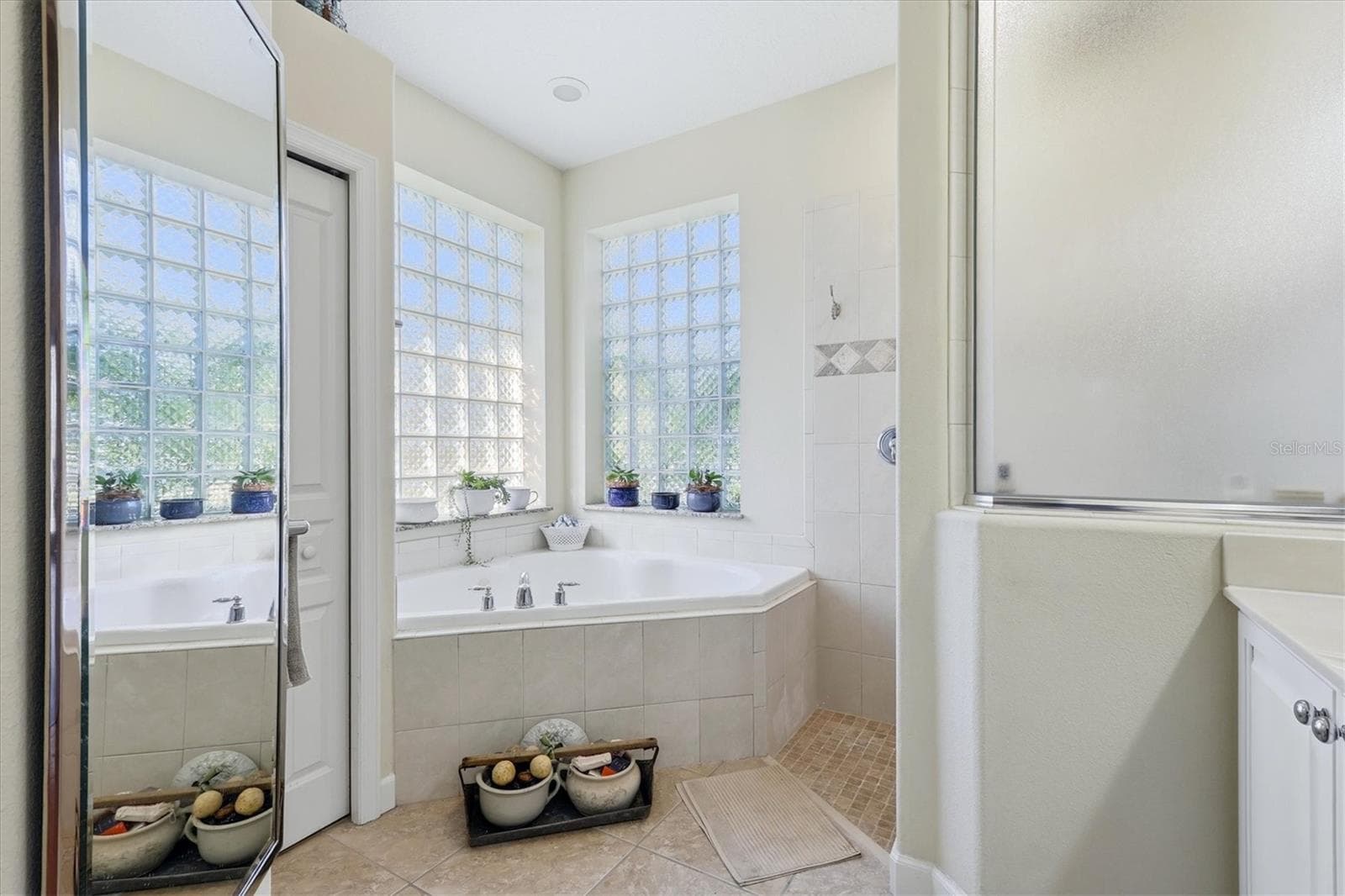 Single Family Residence at 1753 KINGSDOWN DR, SARASOTA, photo 20 of 42