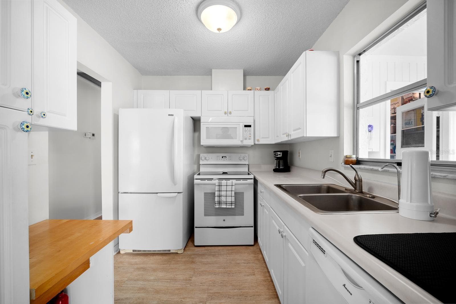Condominium at 1906 CANTERBURY LN #32, SUN CITY CENTER, photo 2 of 37