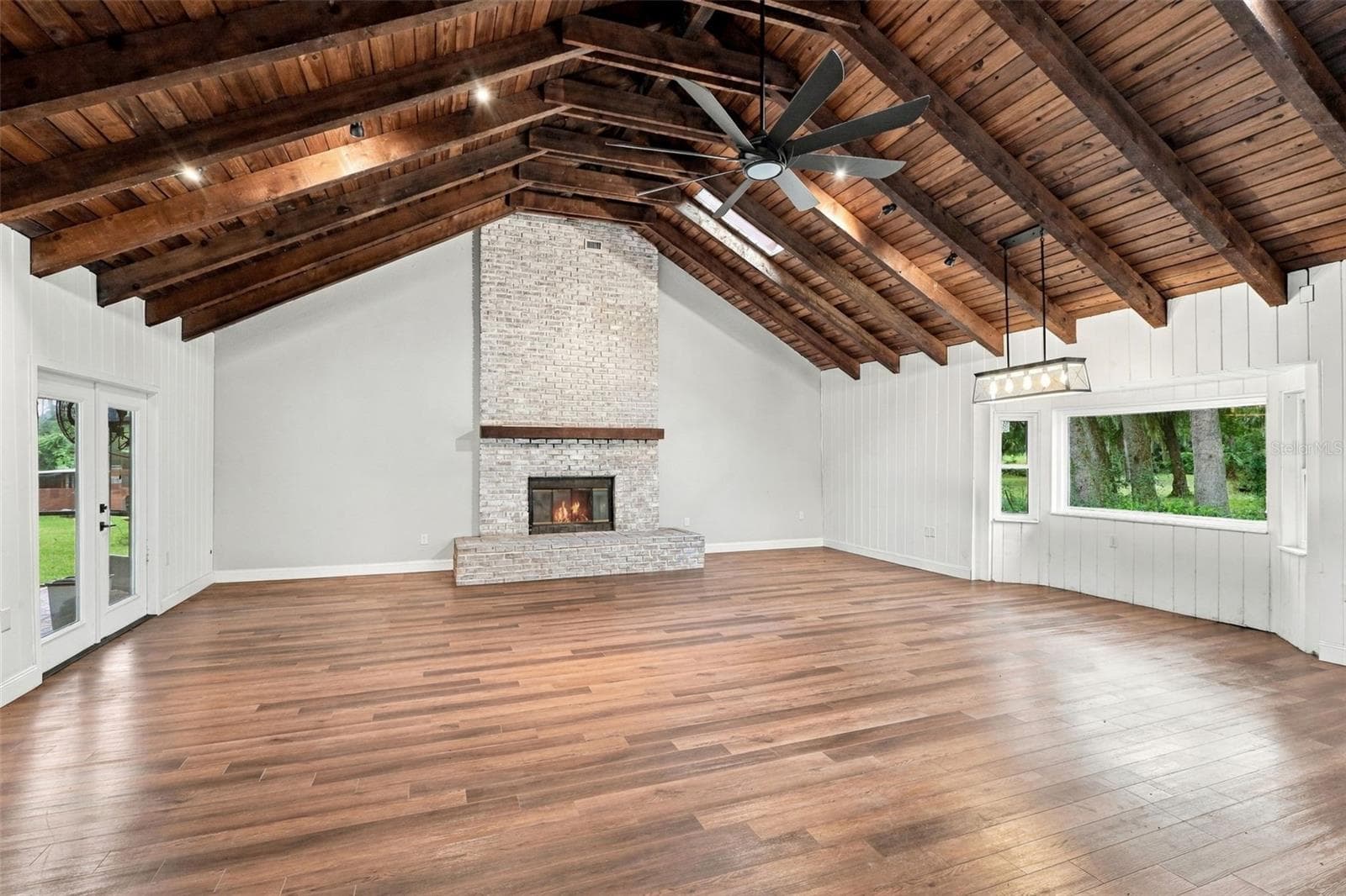 LIVING ROOM - 2290 MUD LAKE RD, DE LEON SPRINGS