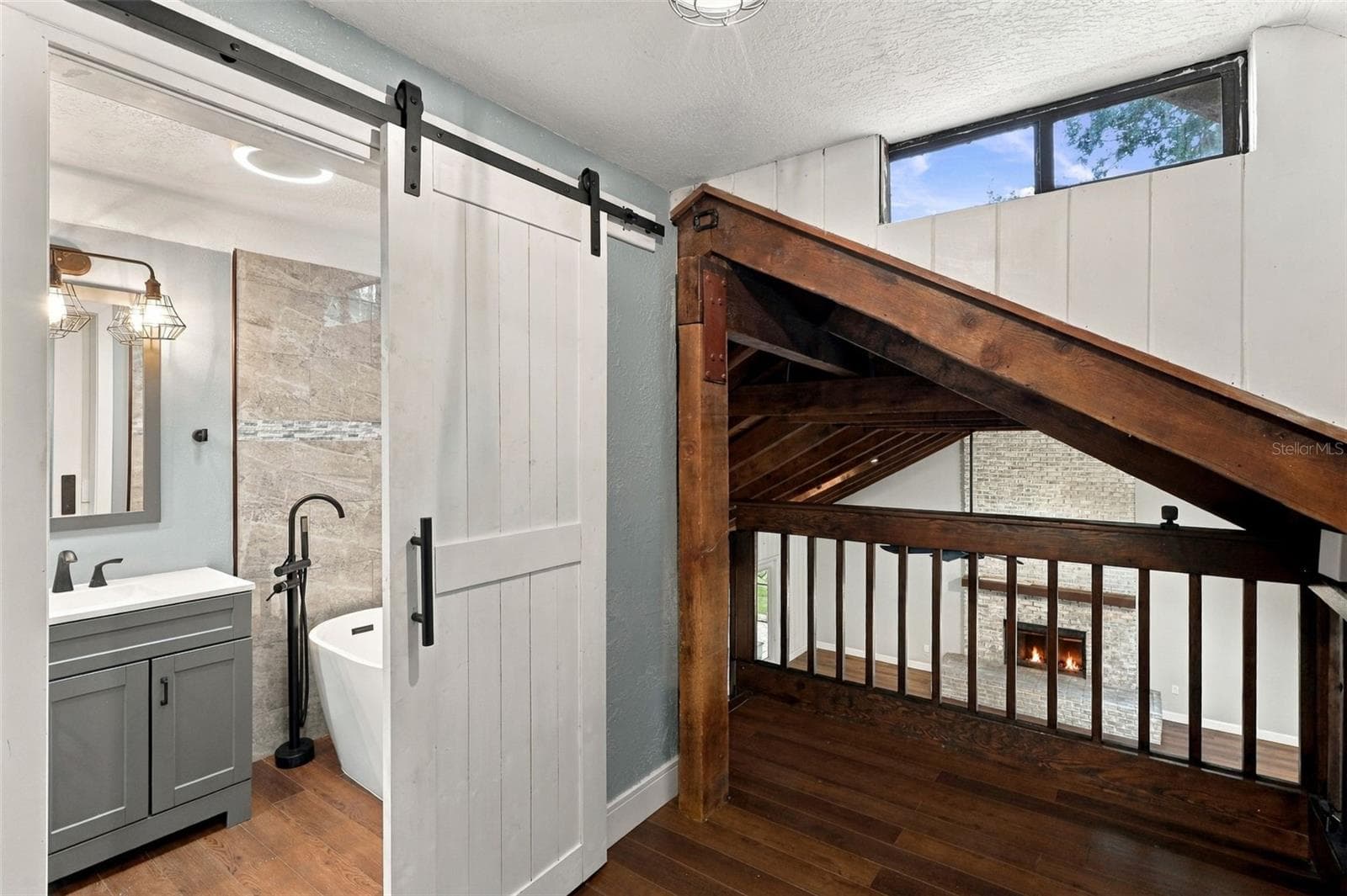 UPSTAIRS ENTRANCE - 2290 MUD LAKE RD, DE LEON SPRINGS