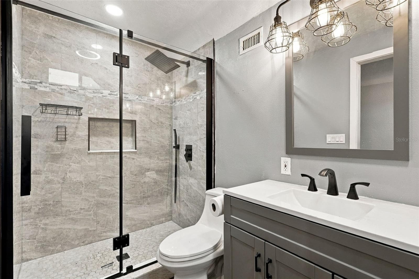 UPSTAIRS BATHROOM - 2290 MUD LAKE RD, DE LEON SPRINGS